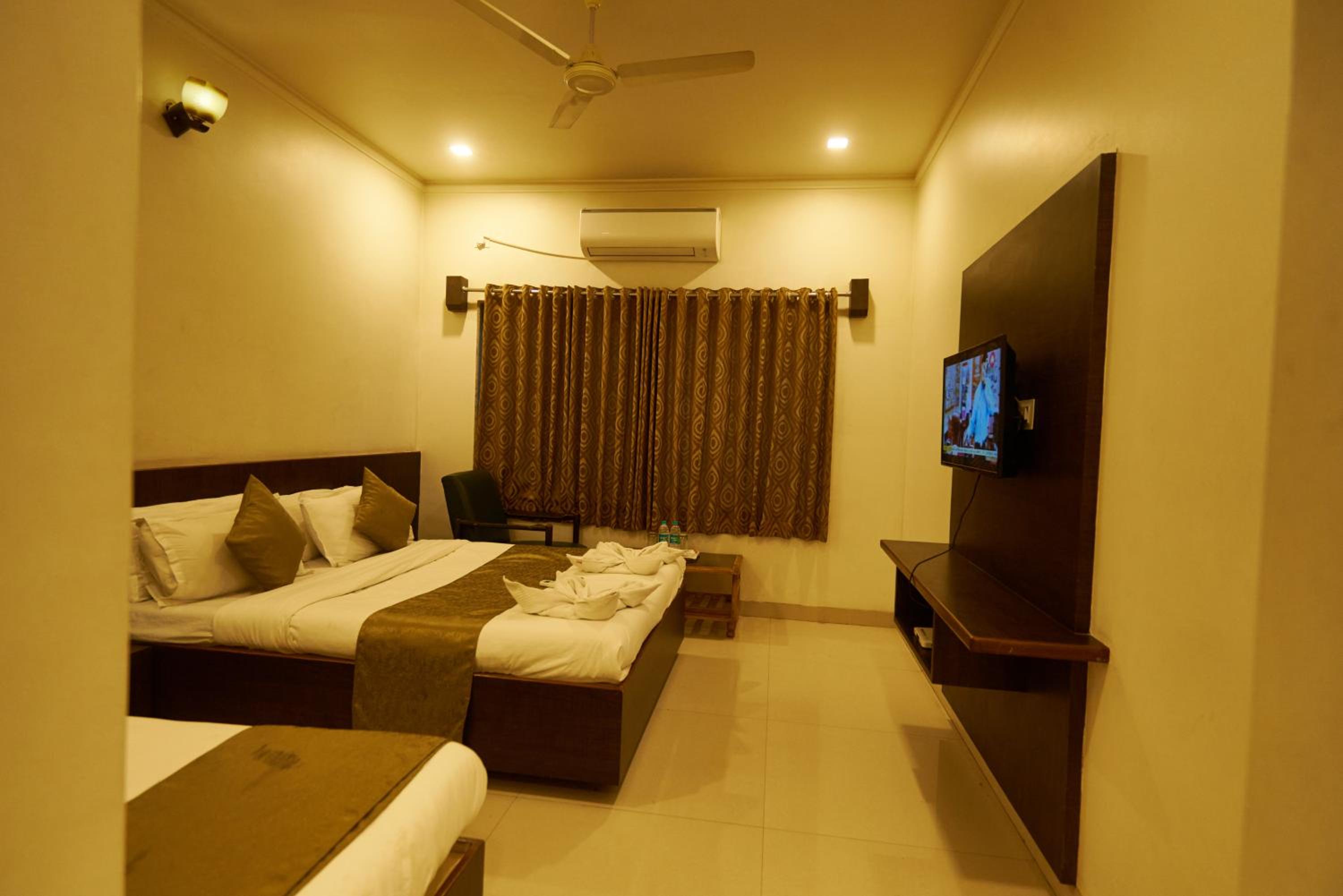 Standard Double Room with Fan photo 2
