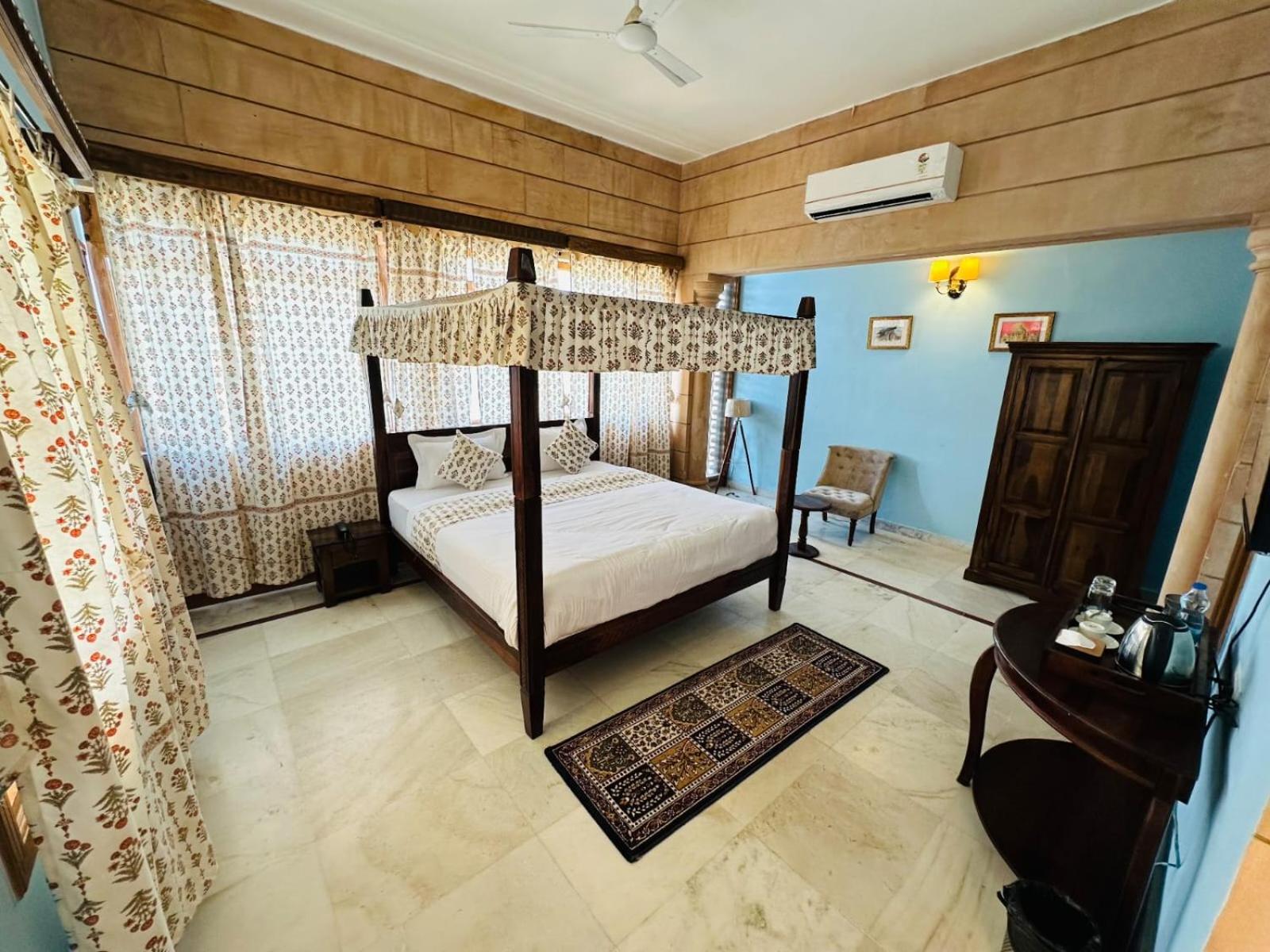 Deluxe King Room