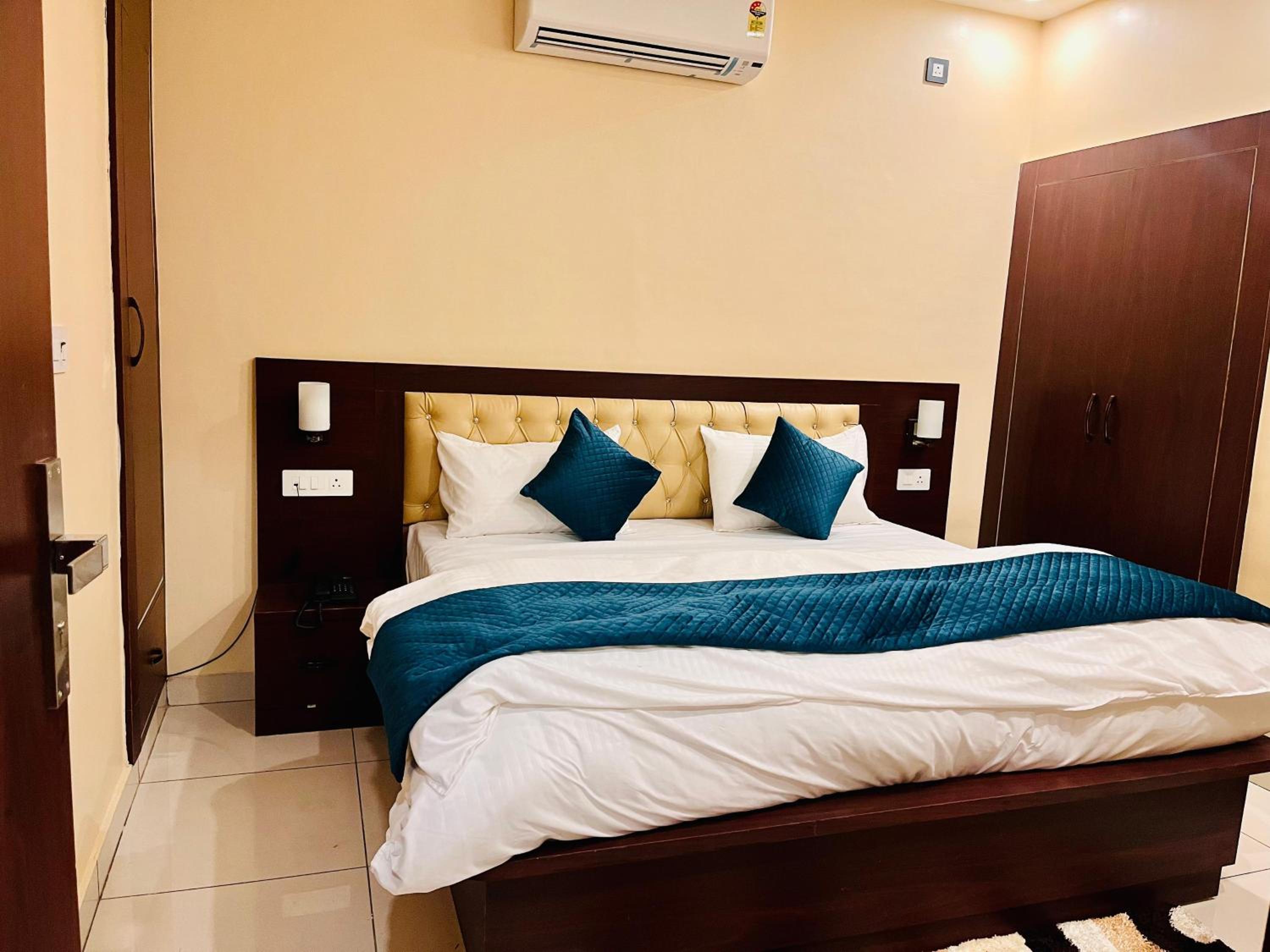 Deluxe Family Room