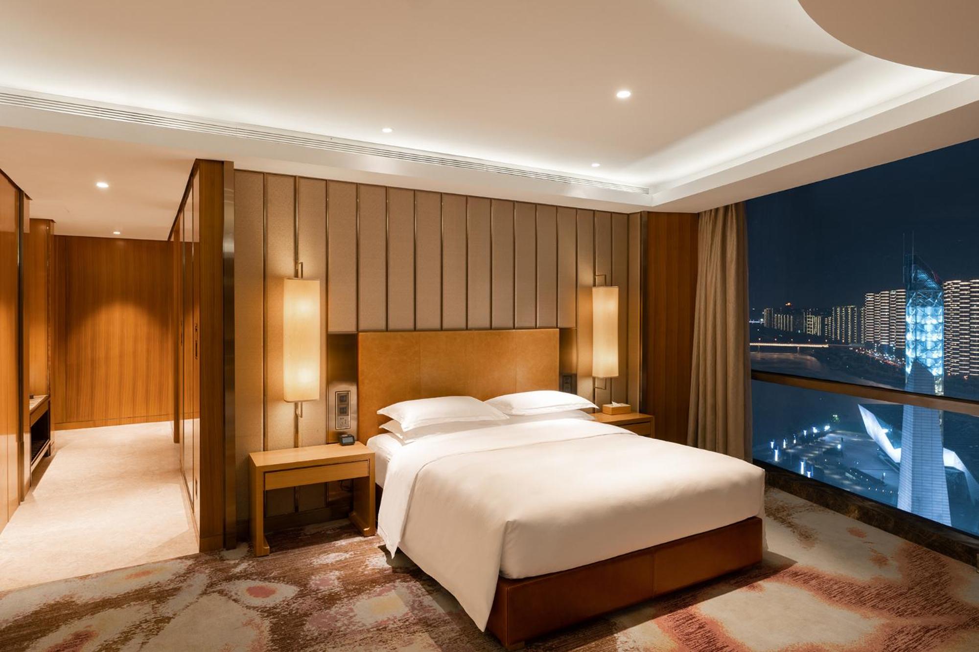 Premium King Room photo 1