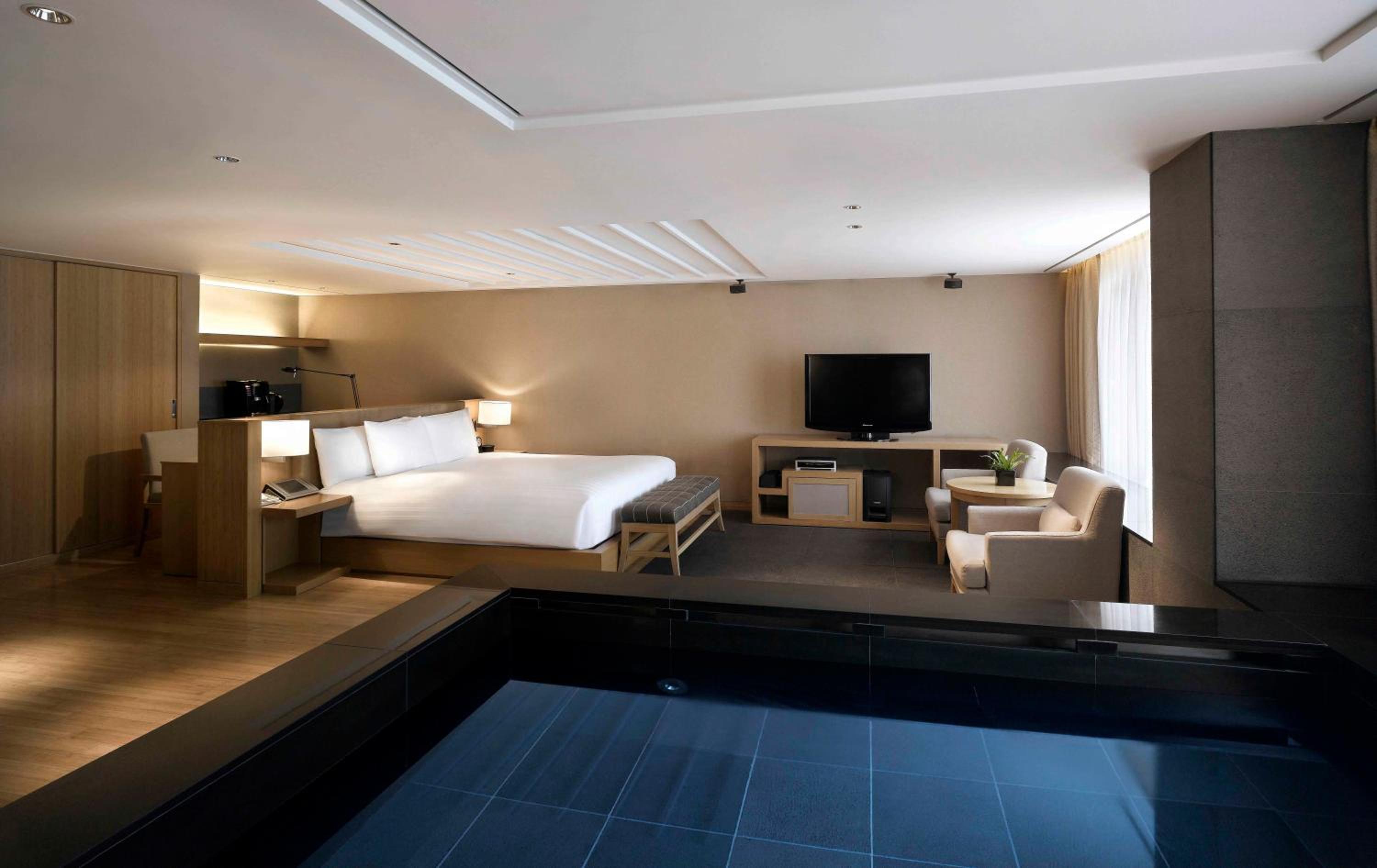 Banyan Pool Deluxe - Photo 2