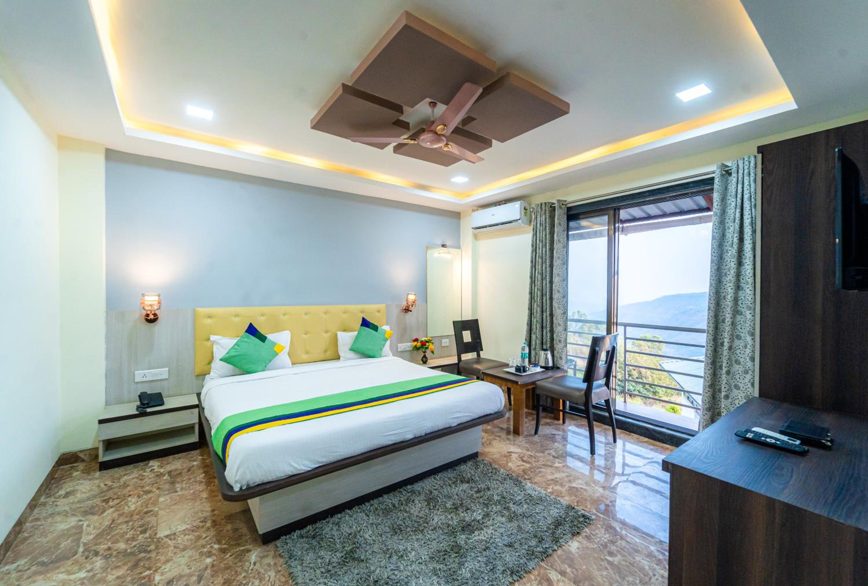 Spacious Deluxe Room With Mountain View