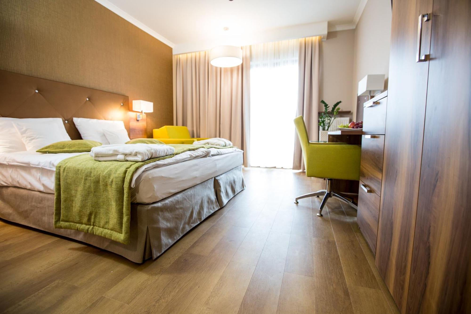 Double or Twin Room with Balcony photo 2
