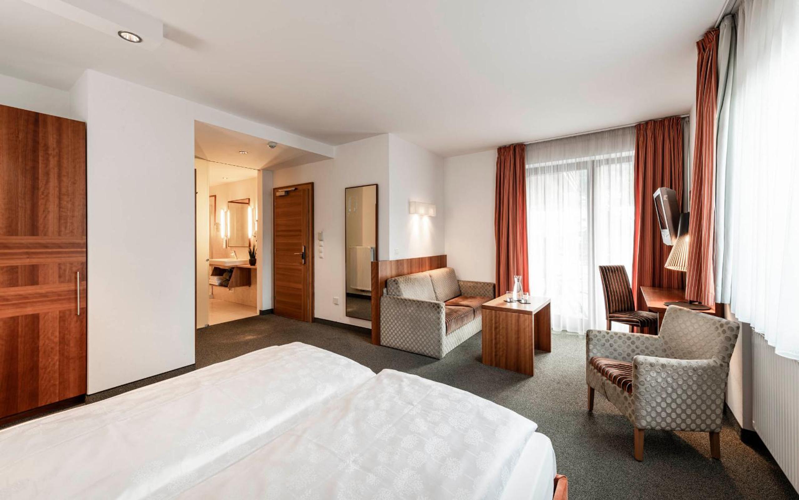 Deluxe Double or Twin Room with Balcony photo 1