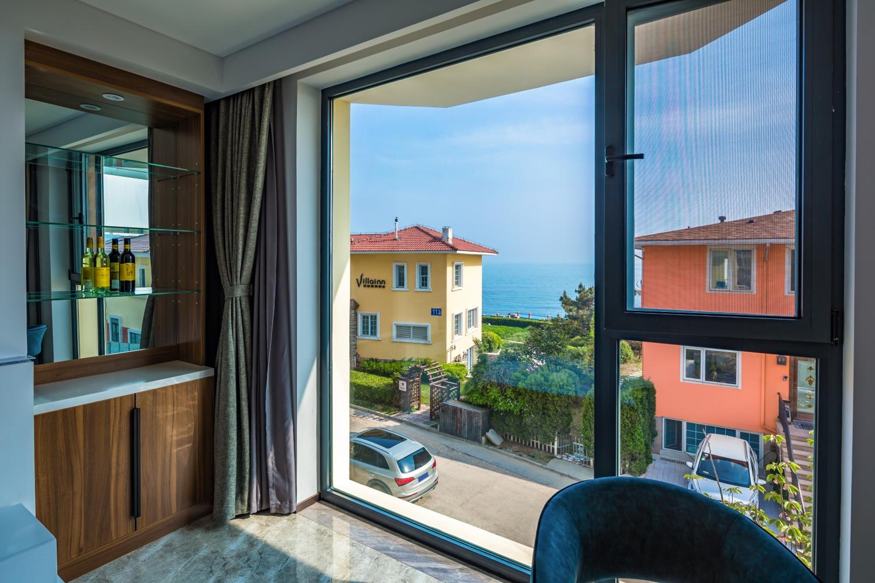 Deluxe Double Room With Side Sea View