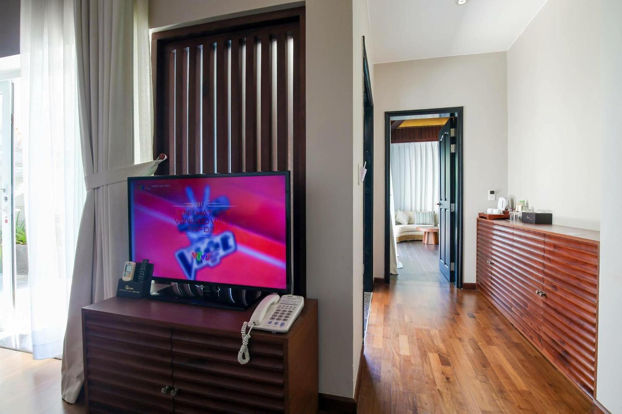 Beachfront Villa - Photo 5