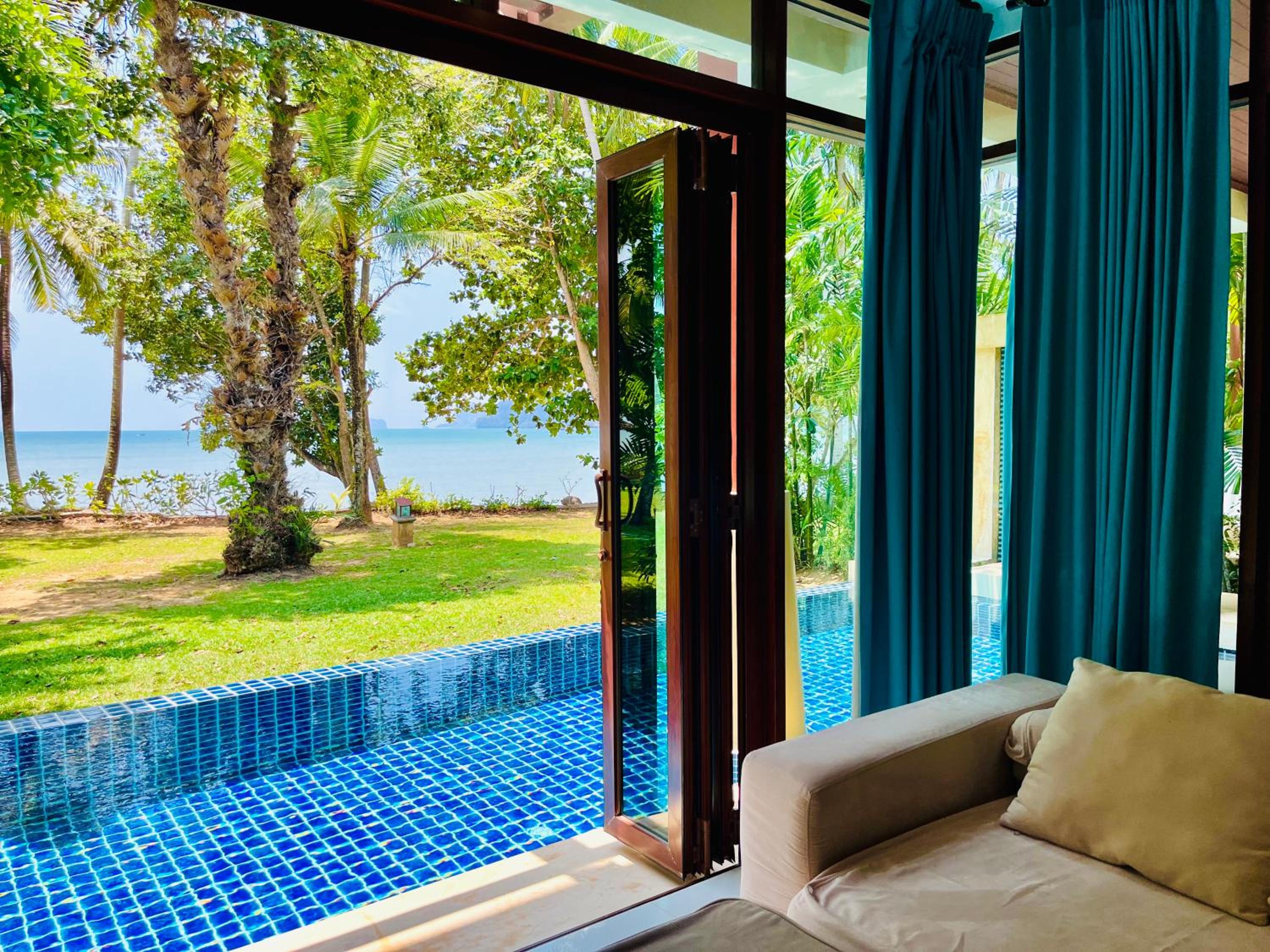 Villa - Beach Front - Photo 35