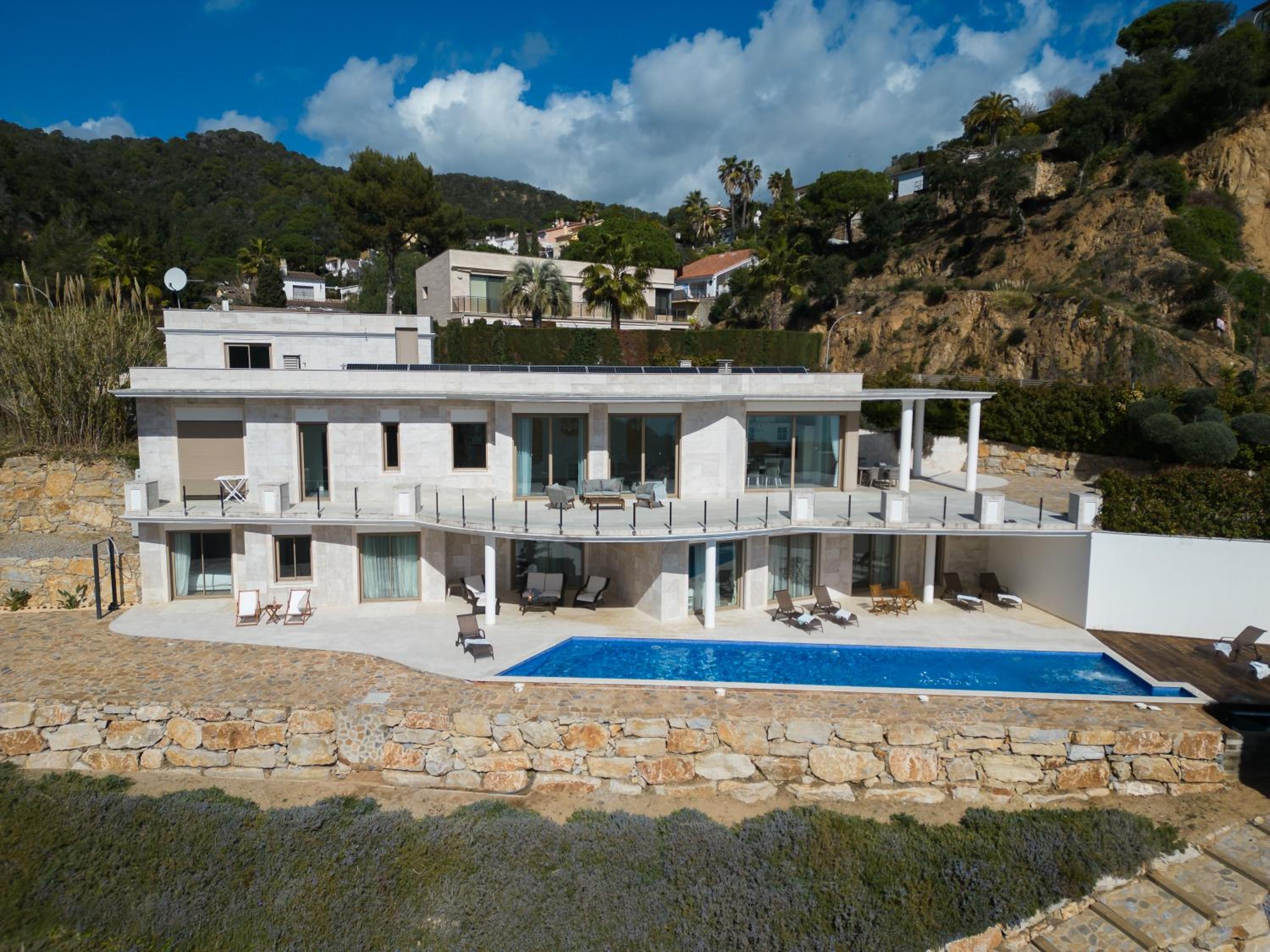 Villa photo 2