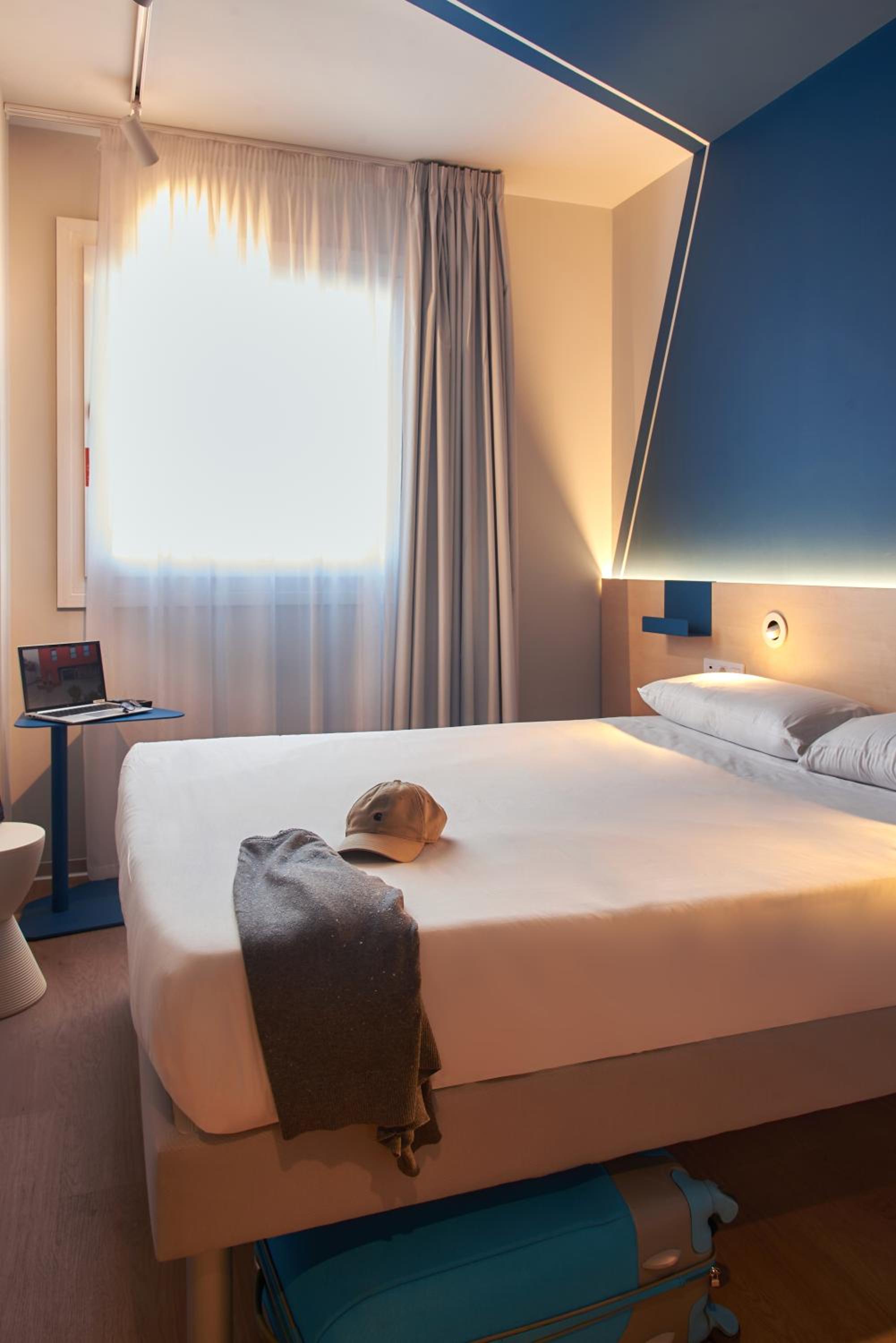 Standard Double Room - Photo 7