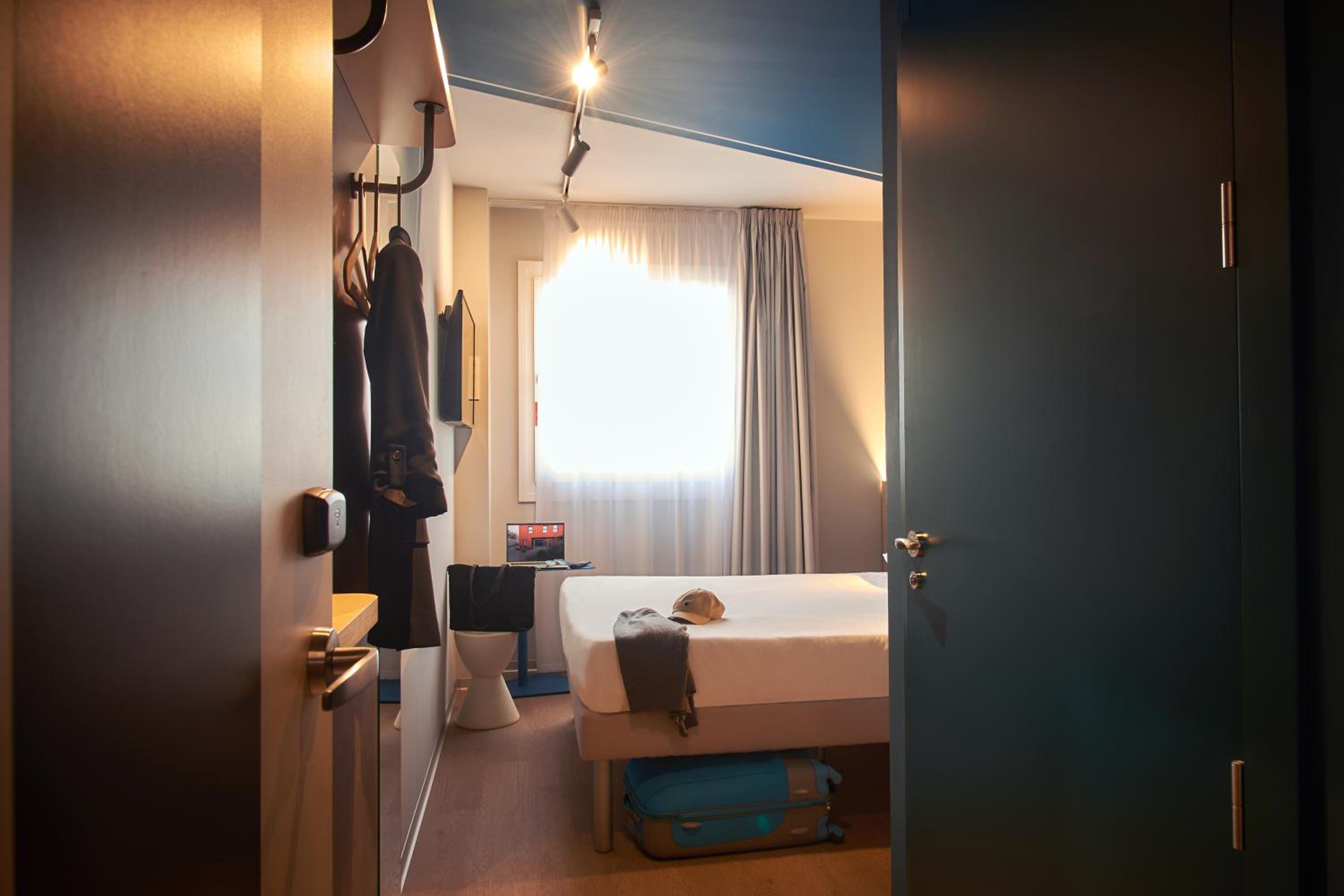 Standard Double Room - Photo 6