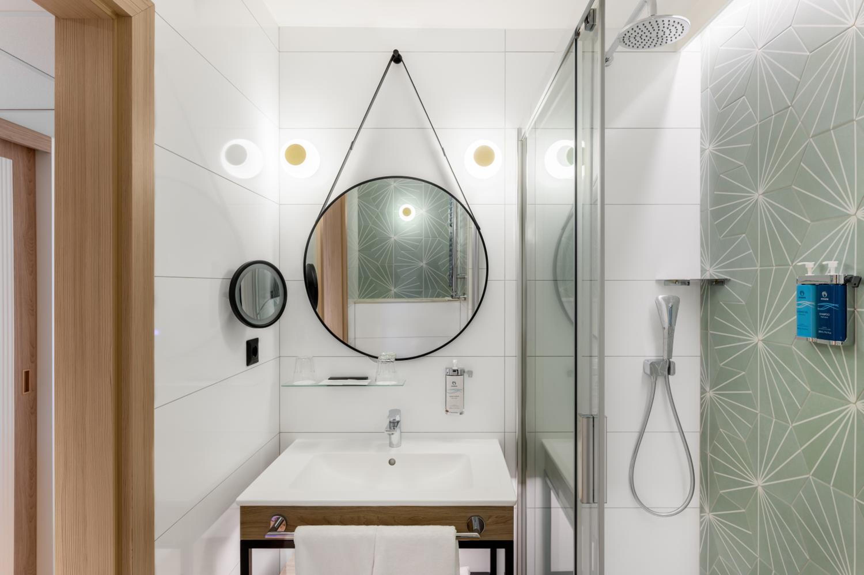 Premium Double Room with Wellness and Fitness Access thumbnail 5