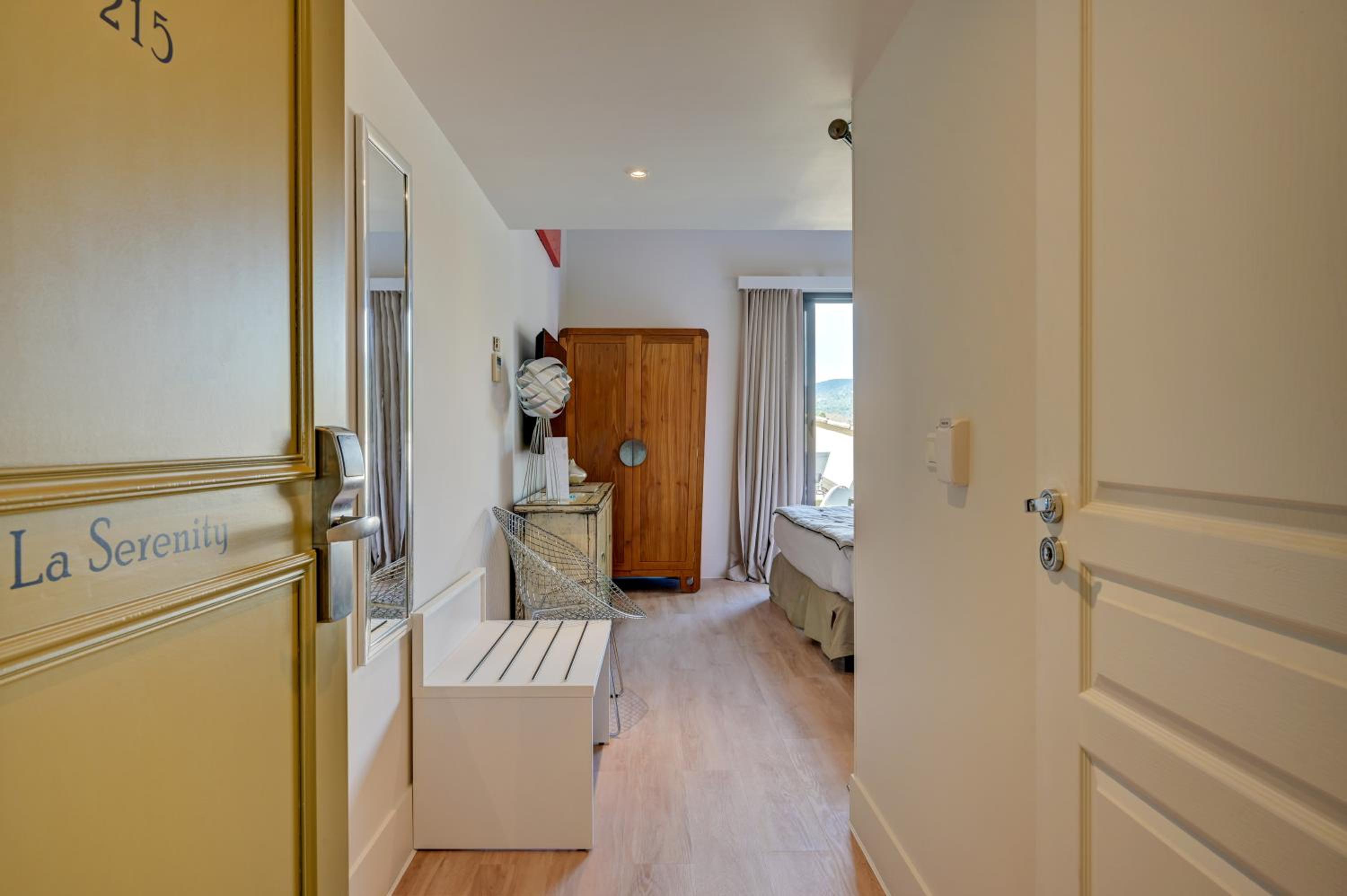 Suite - Photo 4