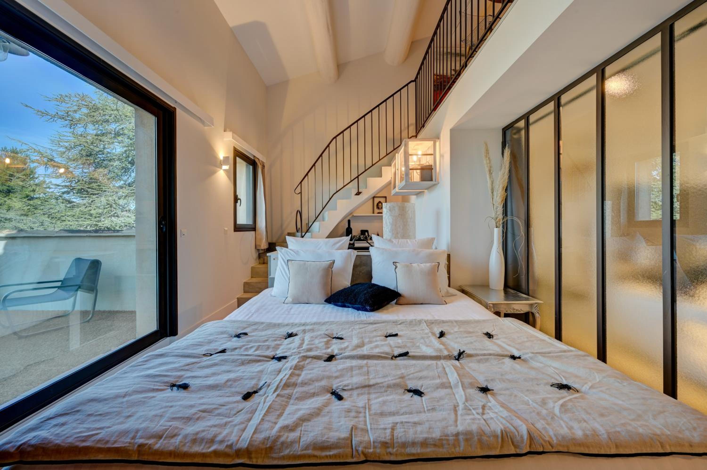 Suite - Photo 3