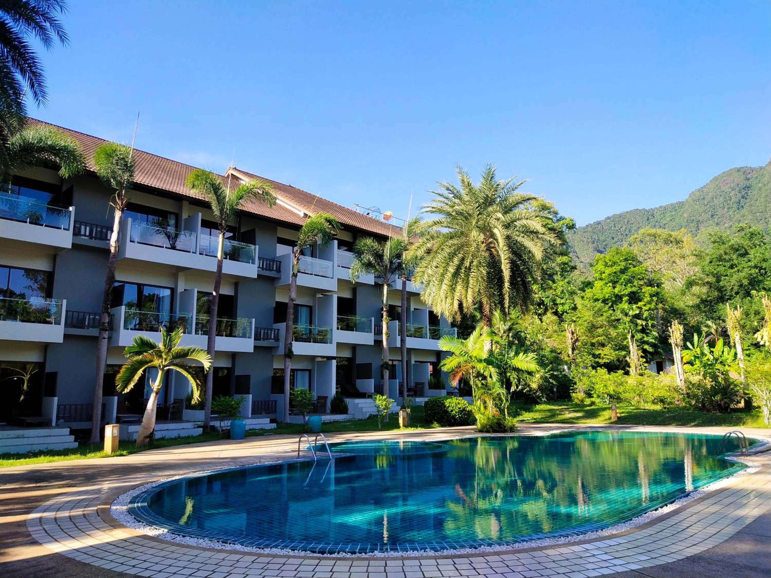 Hillside Deluxe Pool View Room photo 3