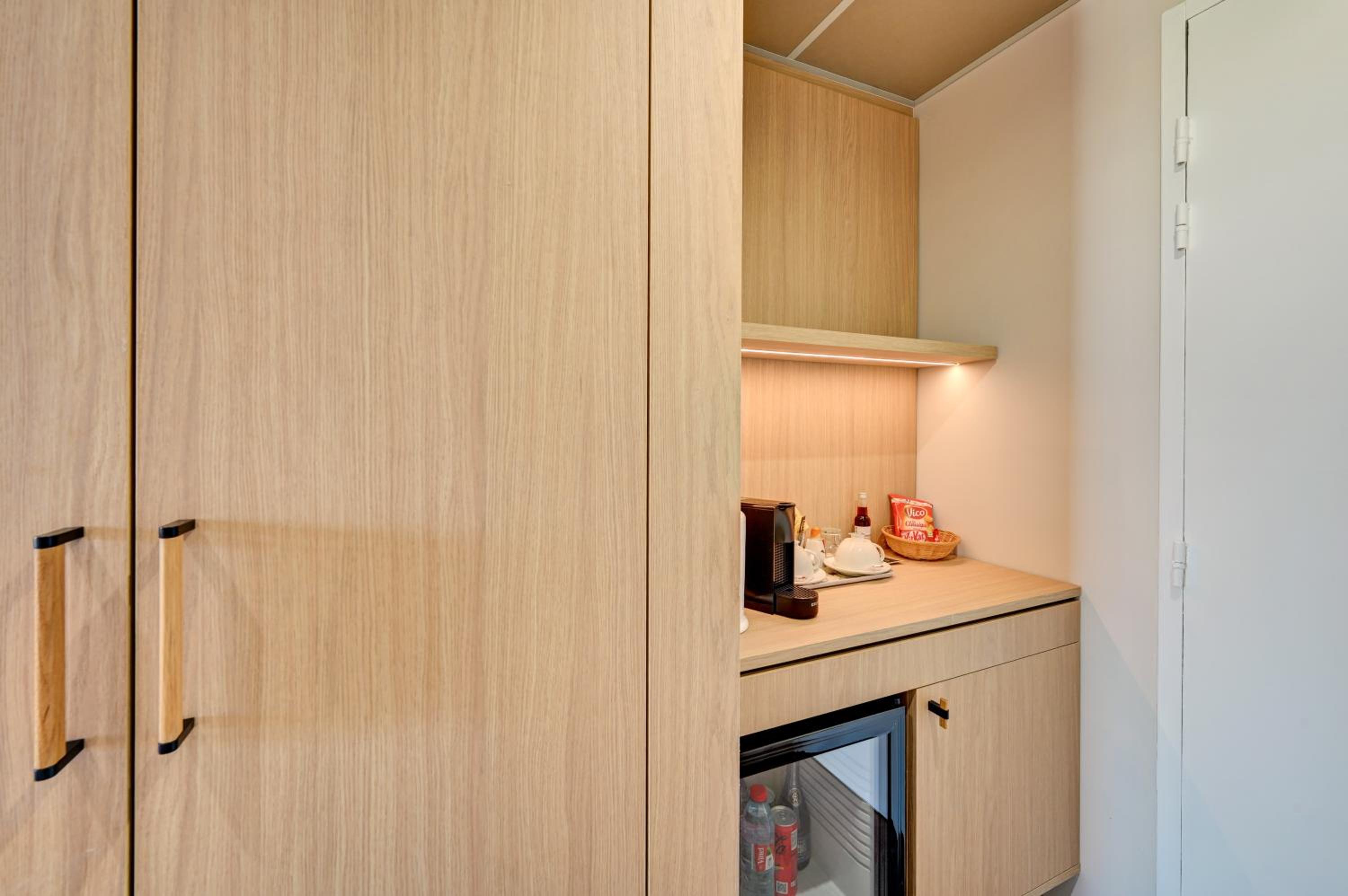Charm Room - Photo 17