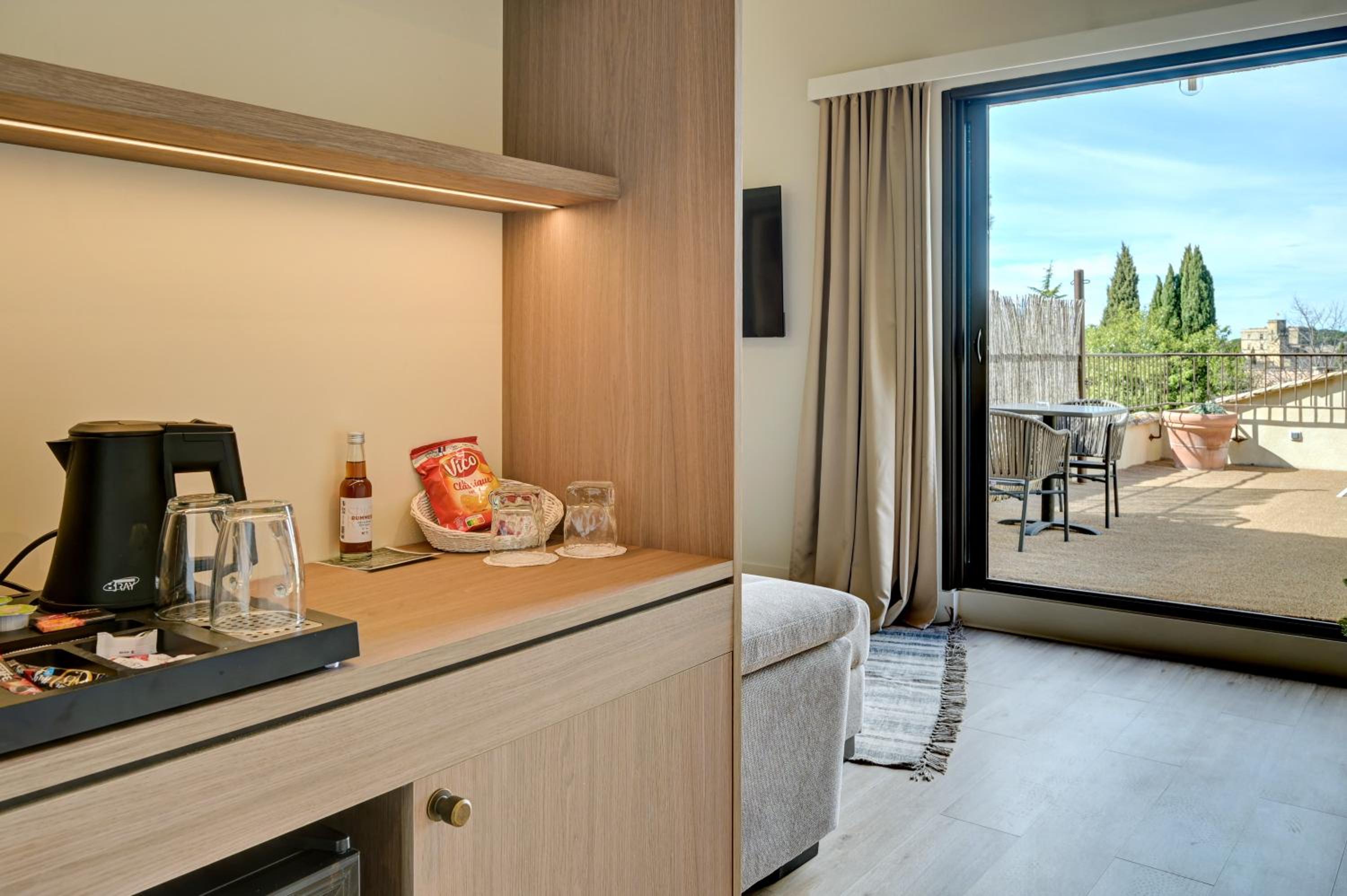 Suite - Photo 14