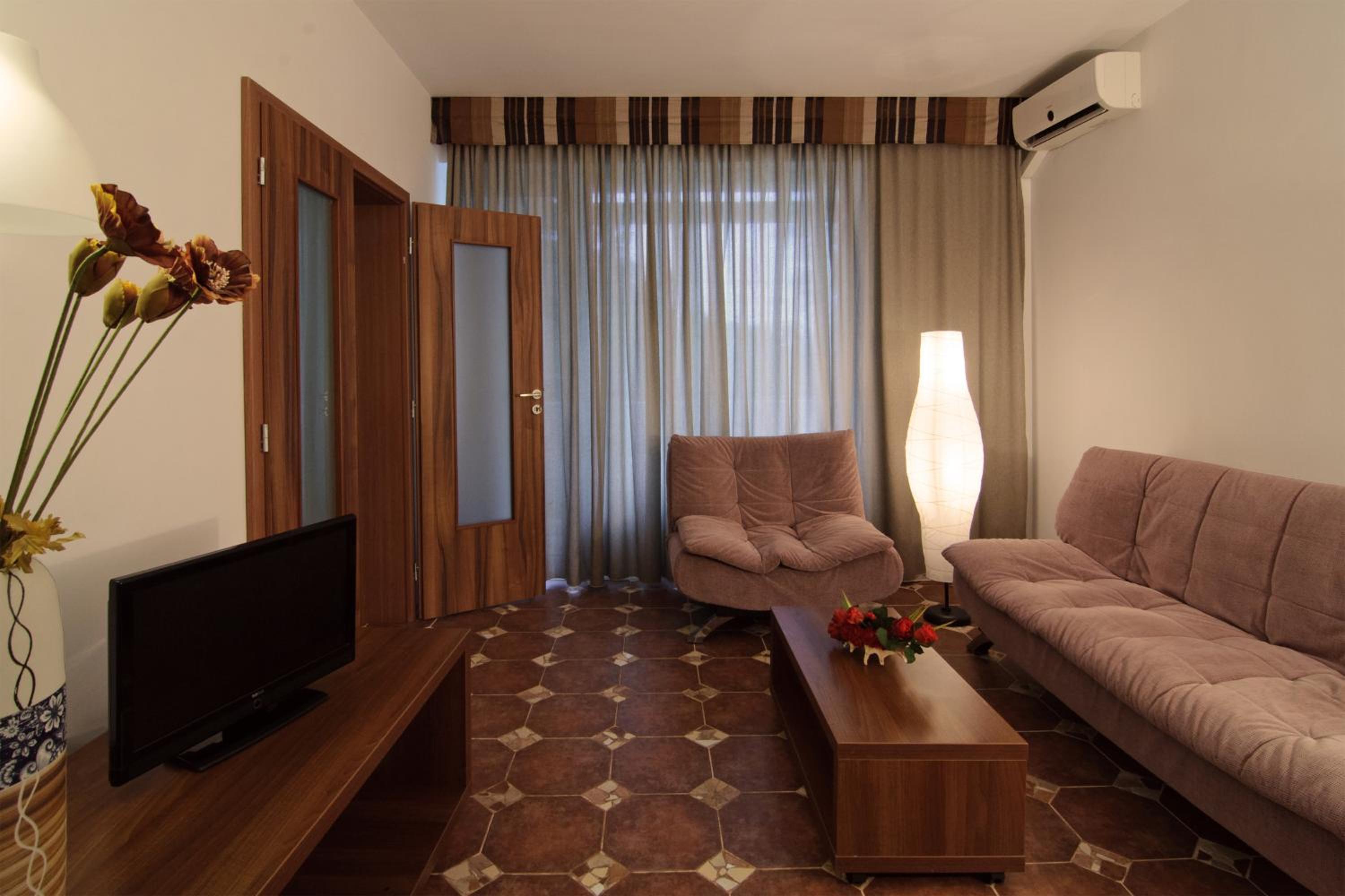 Suite - Photo 19