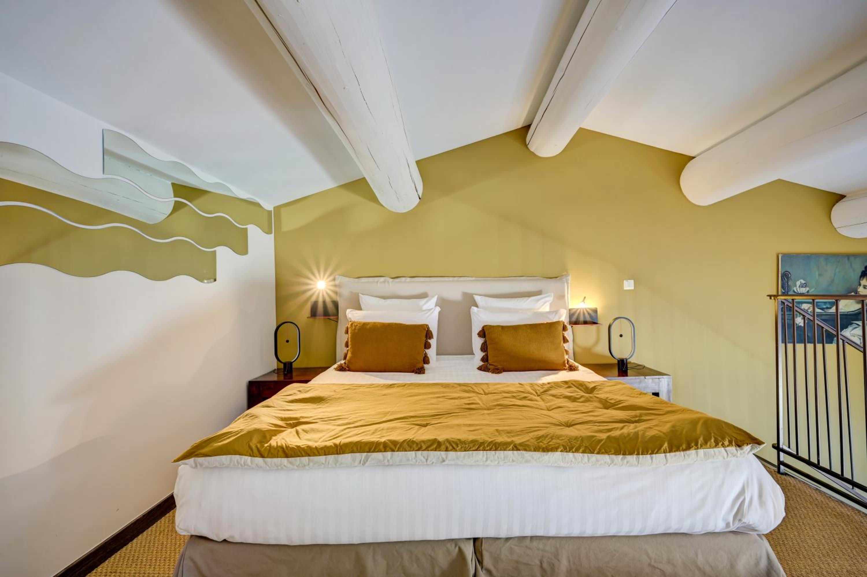 Suite - Photo 12