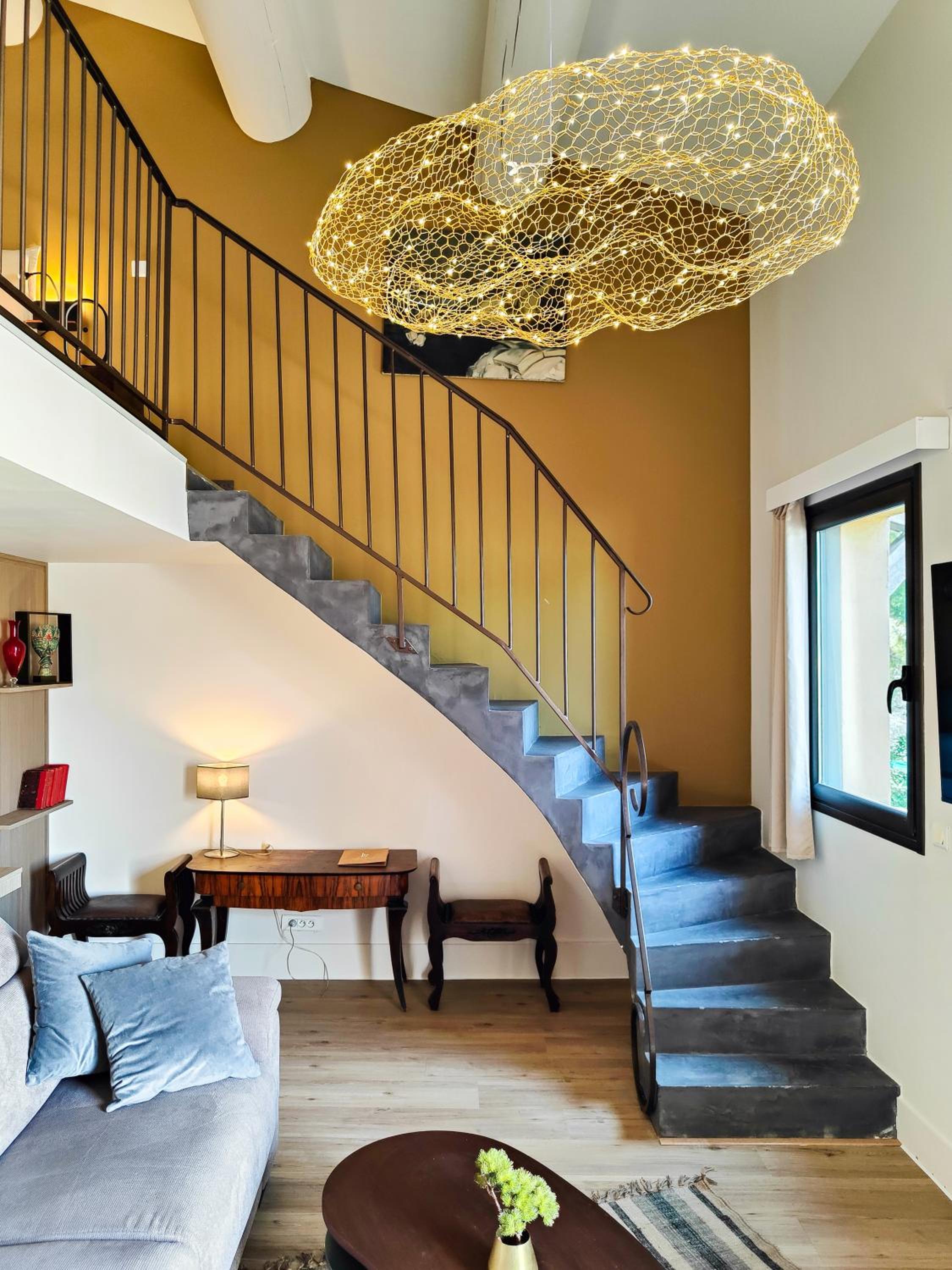 Suite - Photo 11