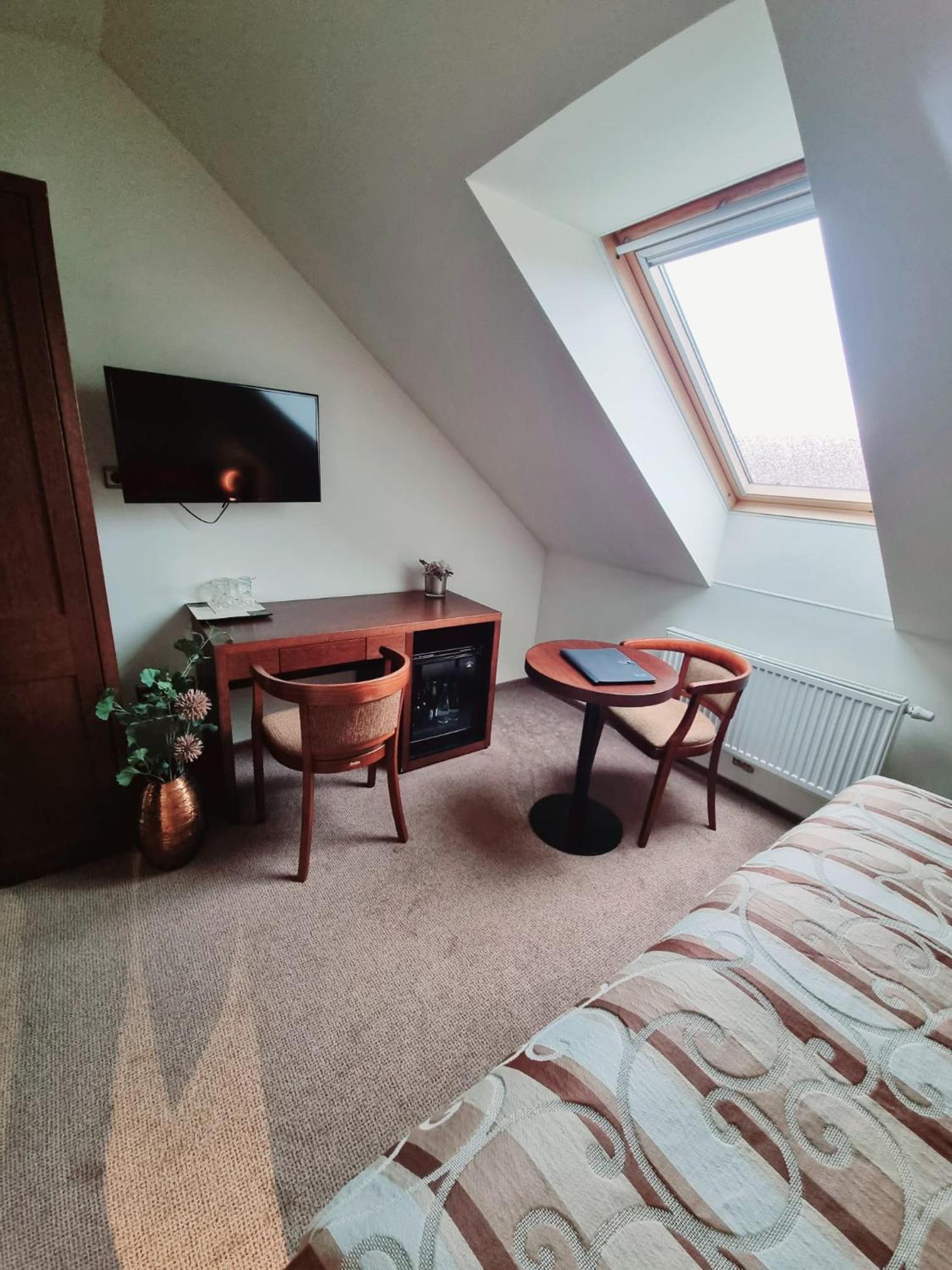 Economy Double or Twin Room - Attic - Photo 4