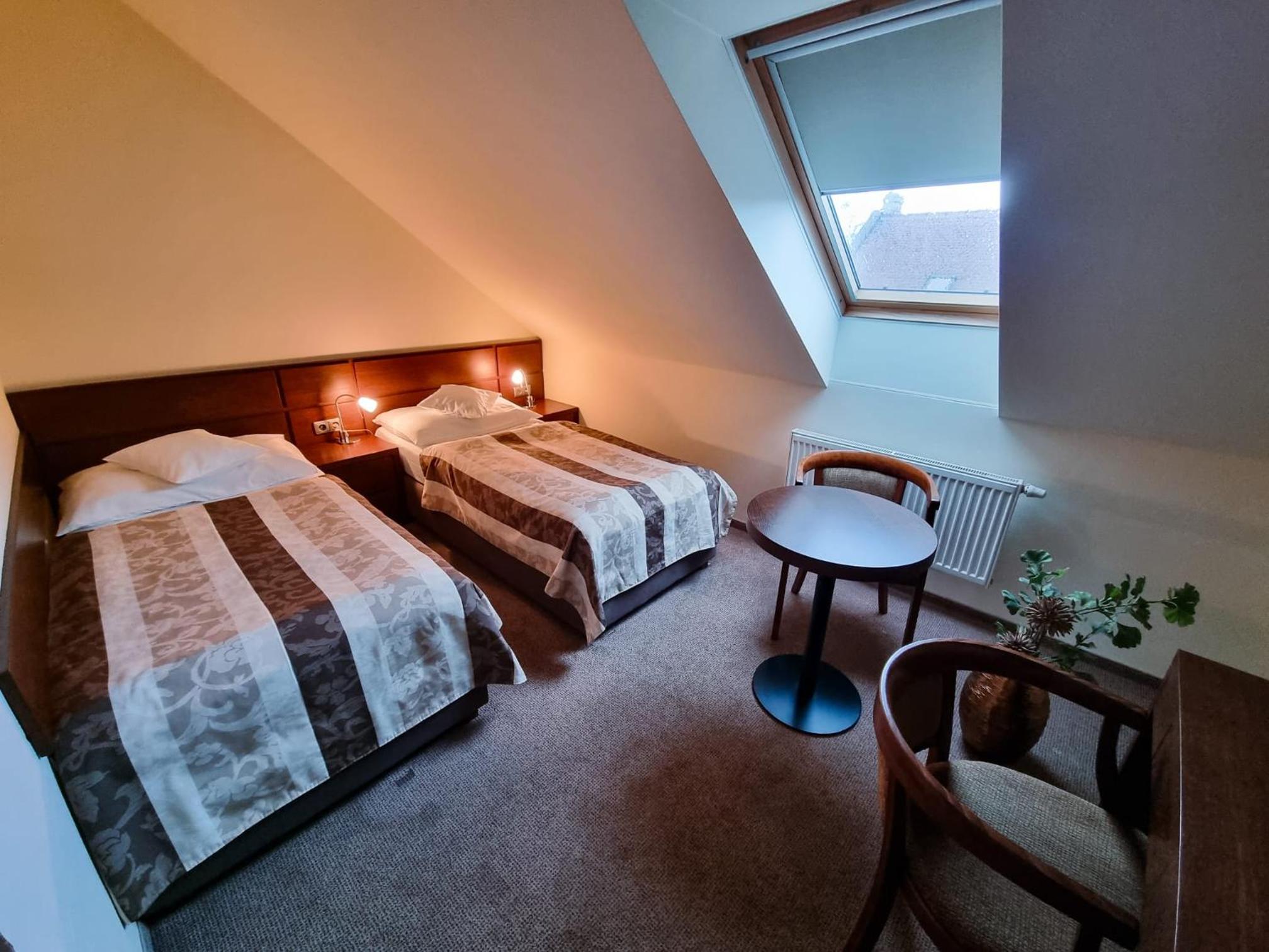 Economy Double or Twin Room - Attic - Photo 5