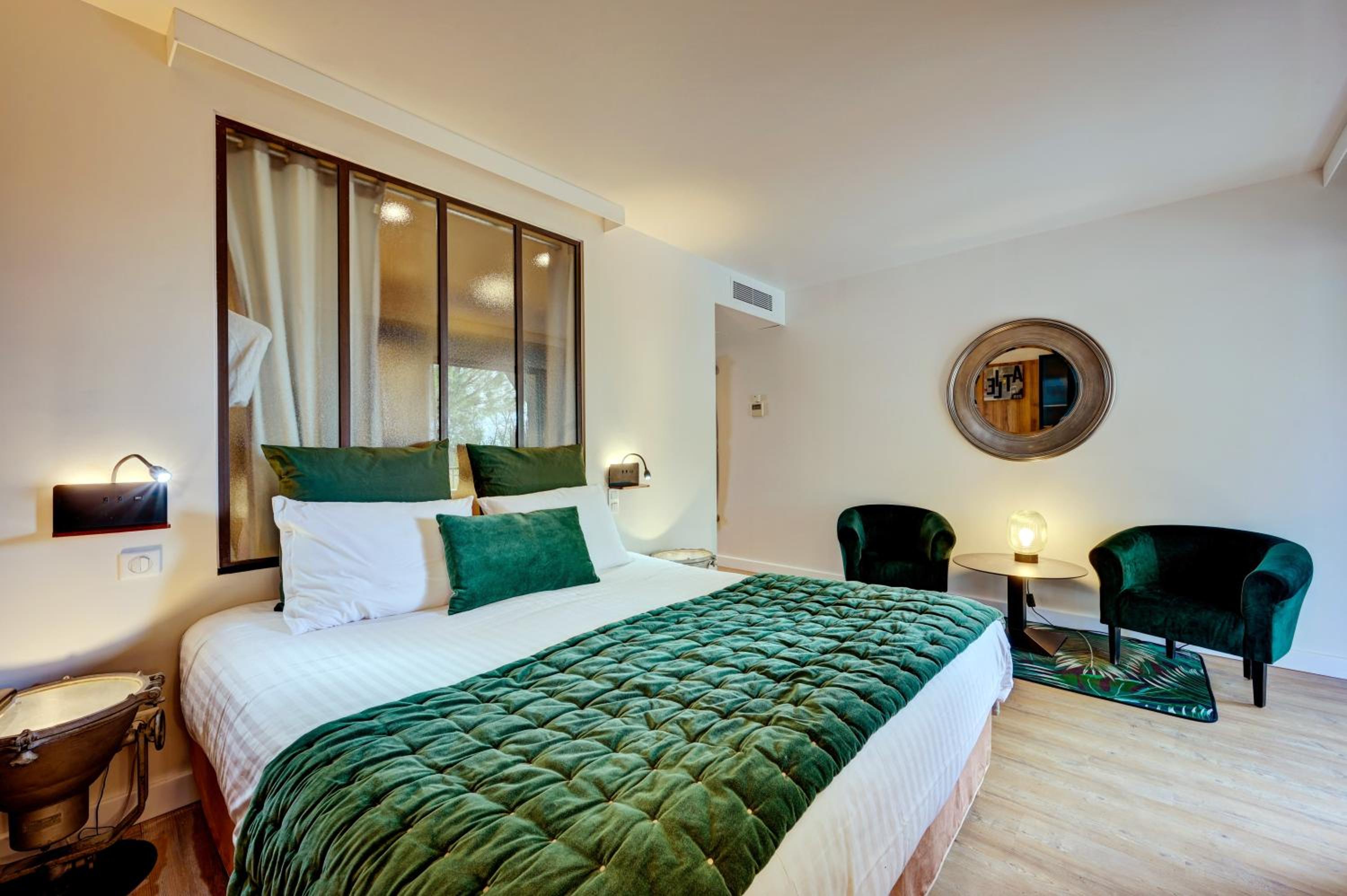 Theme room
