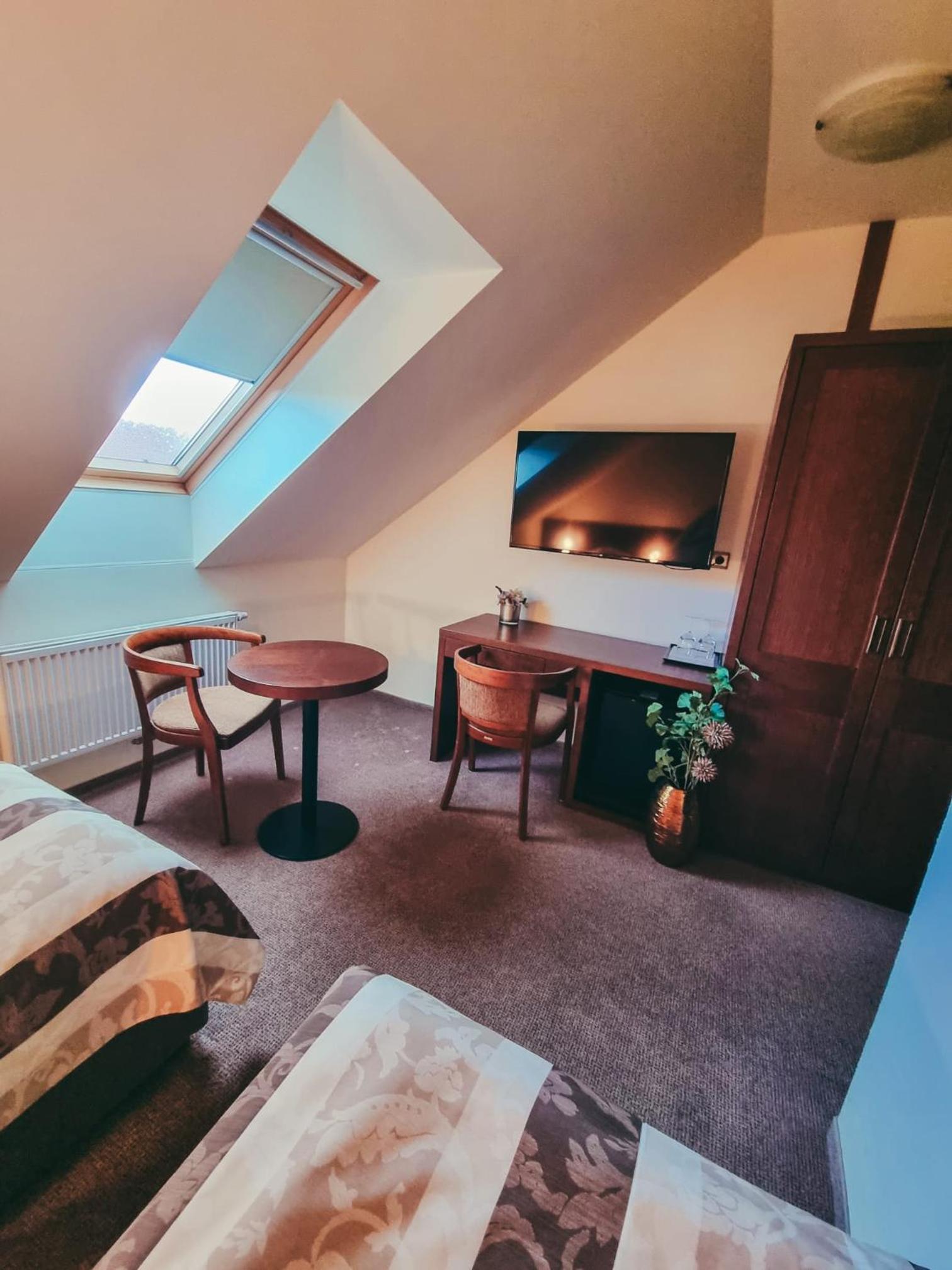 Economy Double or Twin Room - Attic - Photo 2
