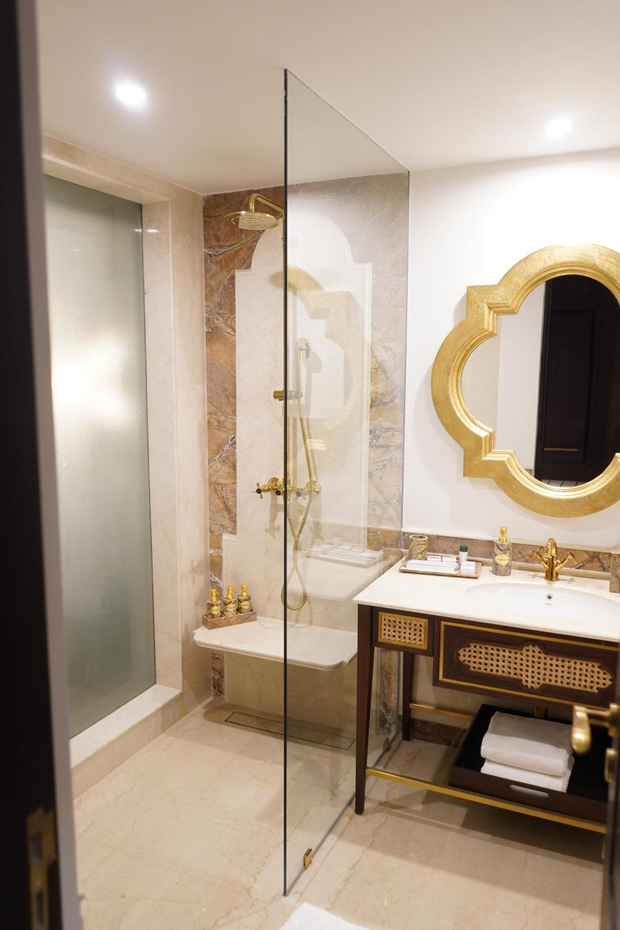 Sheesh Mahal Suite - Photo 8