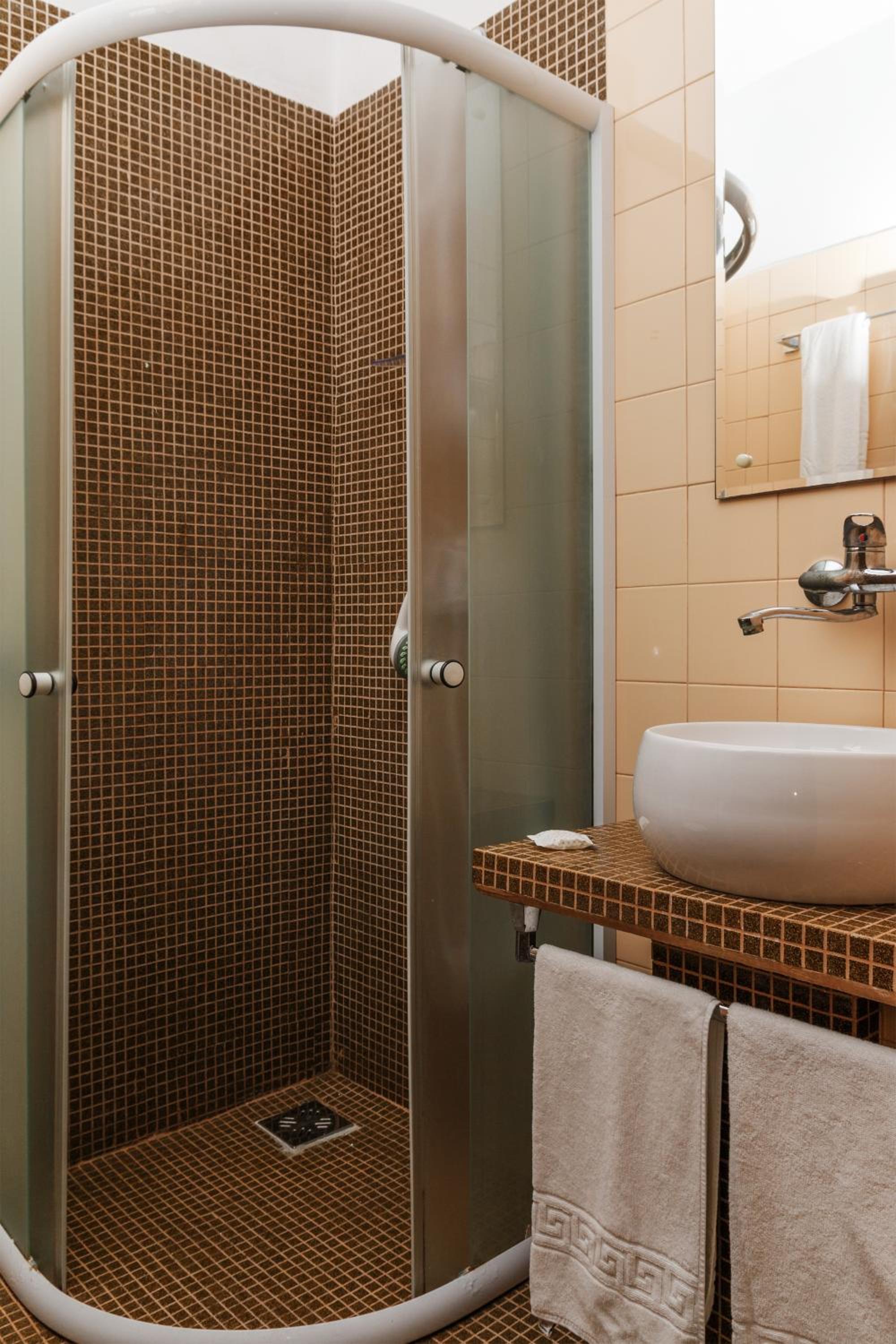 Standard Double or Twin Room with Balcony - Photo 2