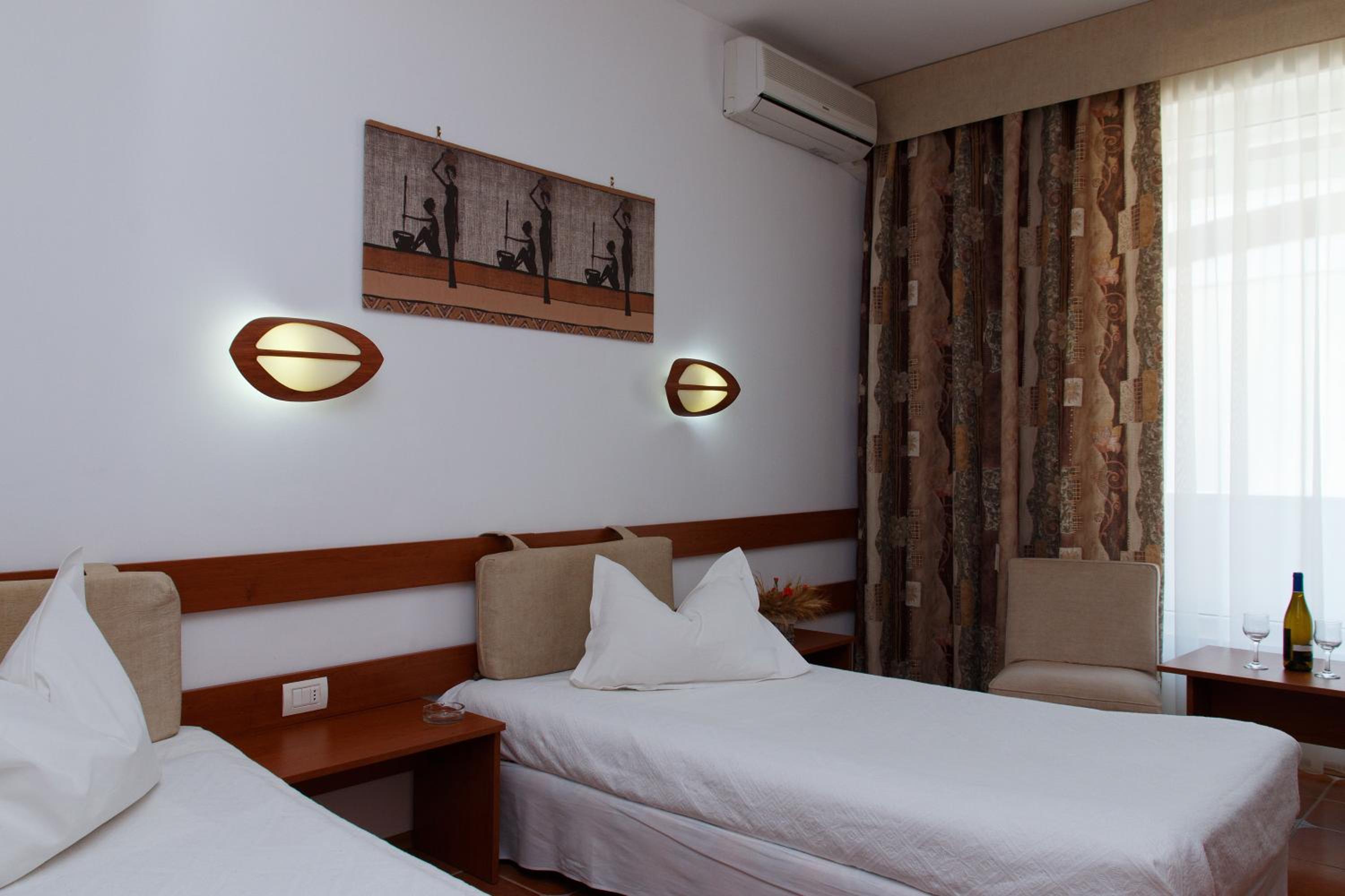 Standard Double or Twin Room with Balcony - Photo 19