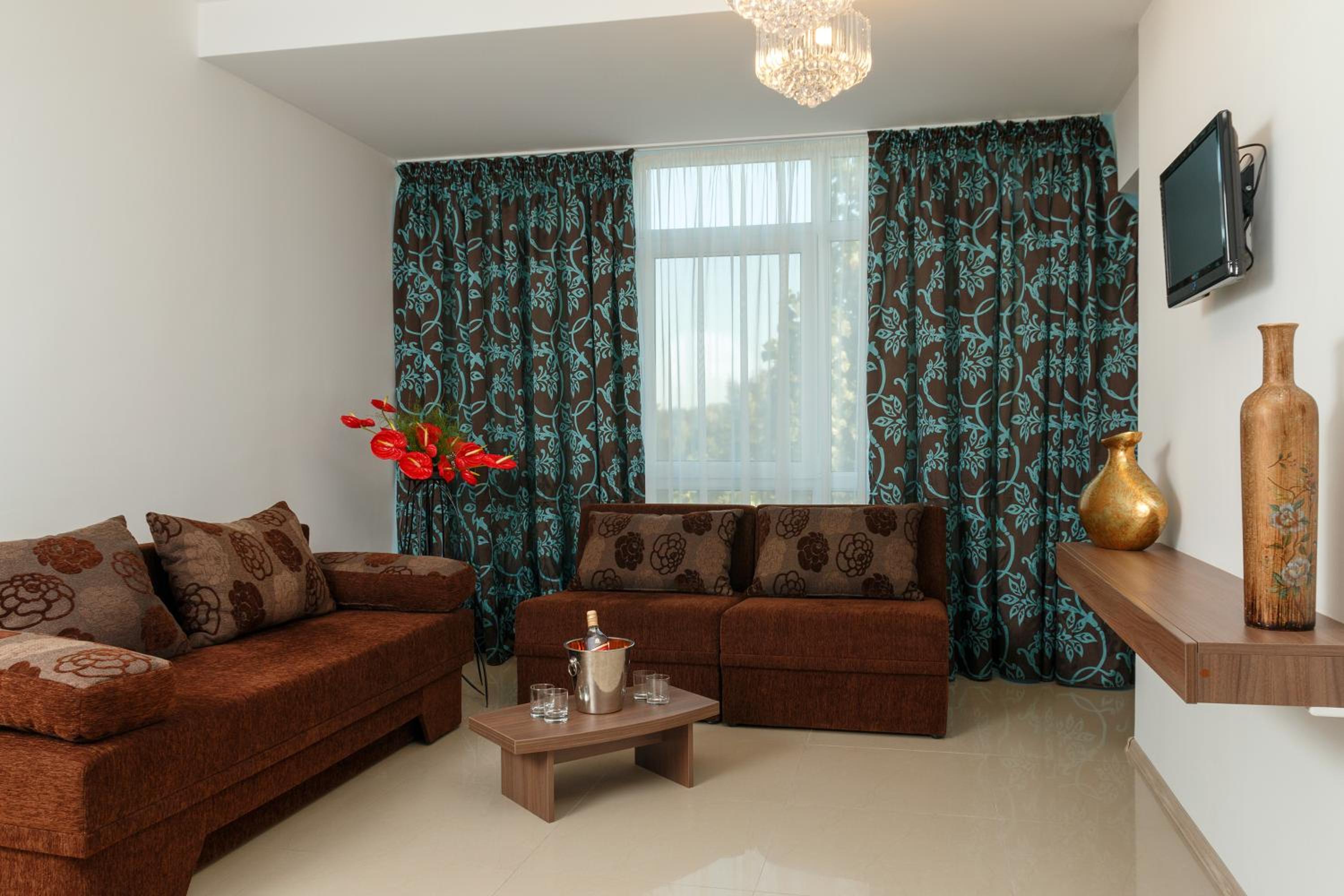 Suite - Photo 10