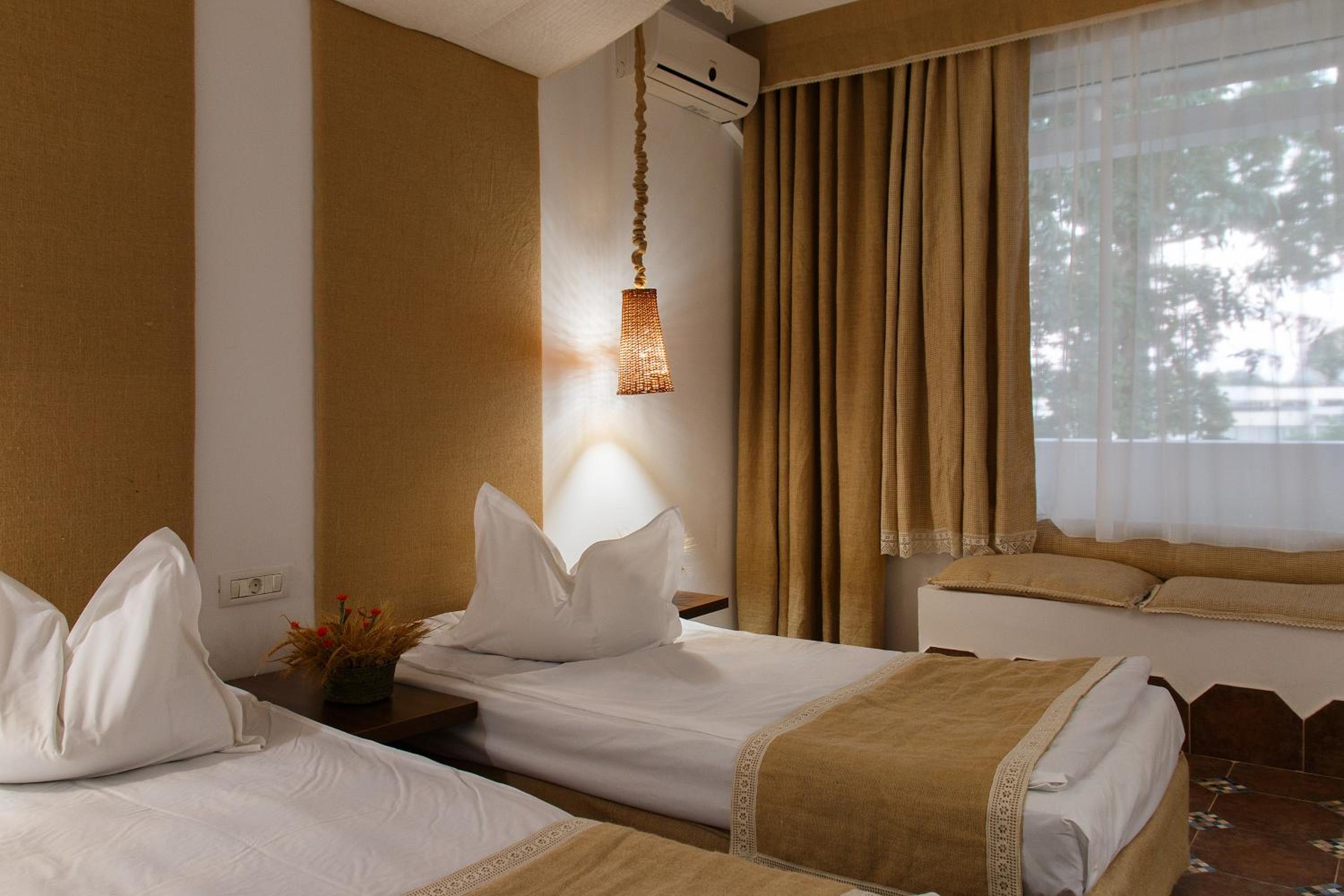 Standard Double or Twin Room with Balcony - Photo 21
