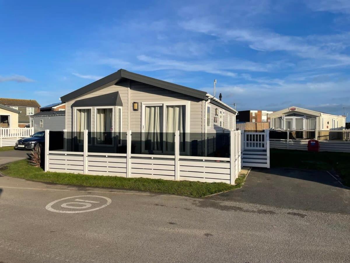 Mobile Home photo 3