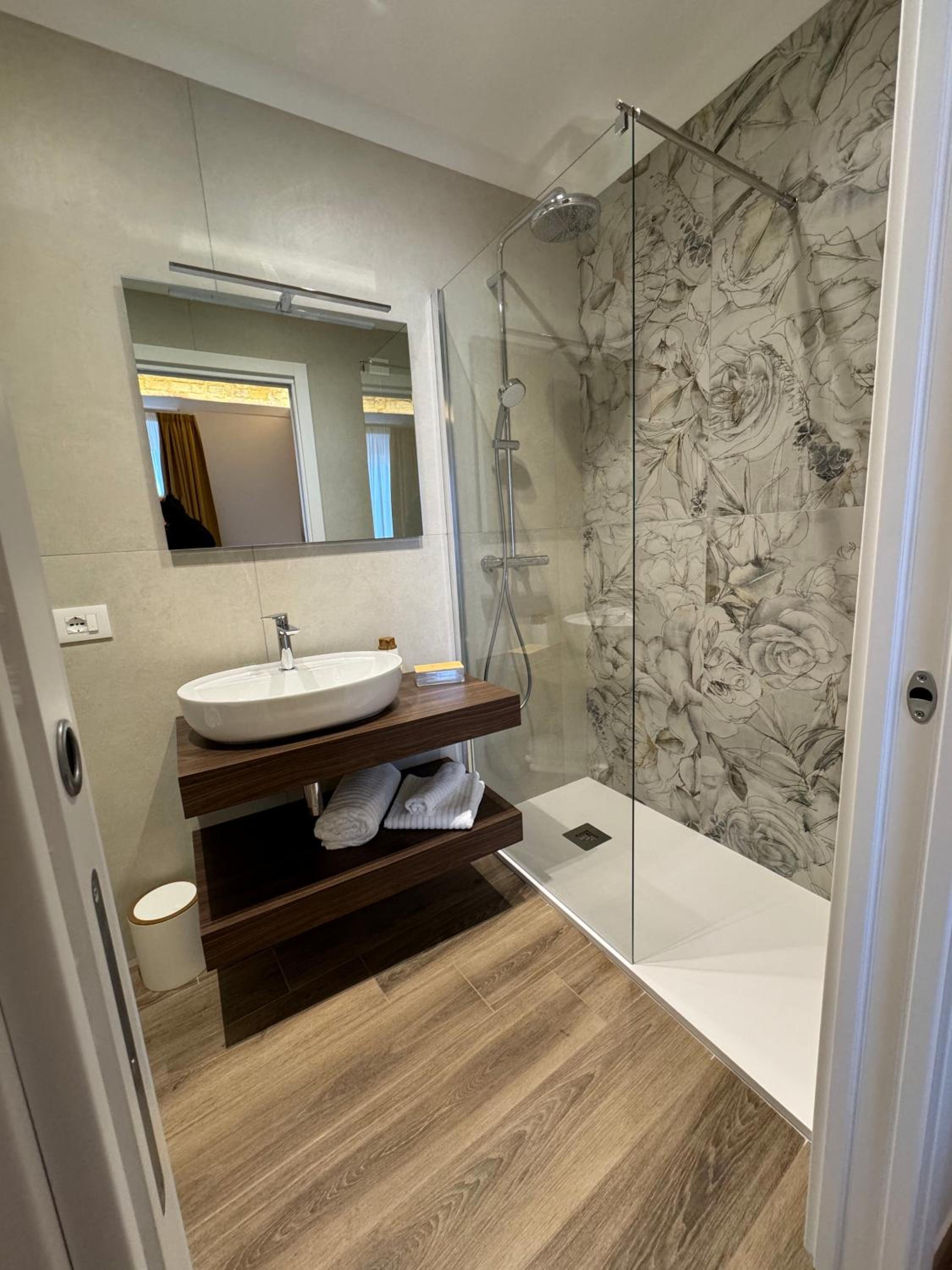 King Room with Spa Bath photo 2