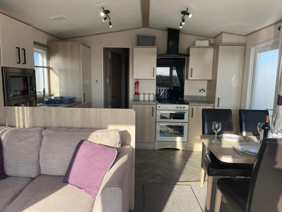 Mobile Home photo 3