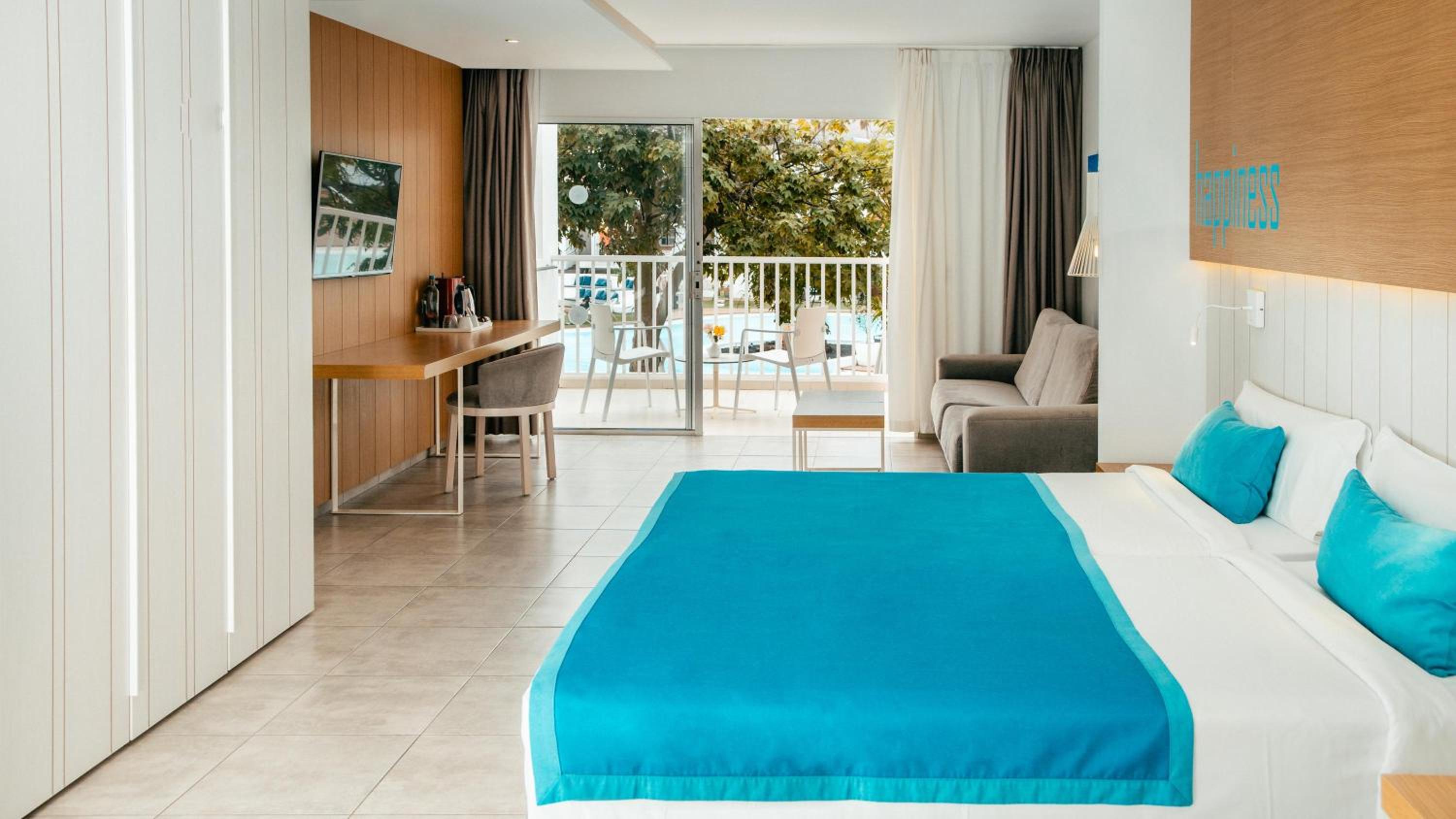 Habitación Doble con Vista a la Piscina