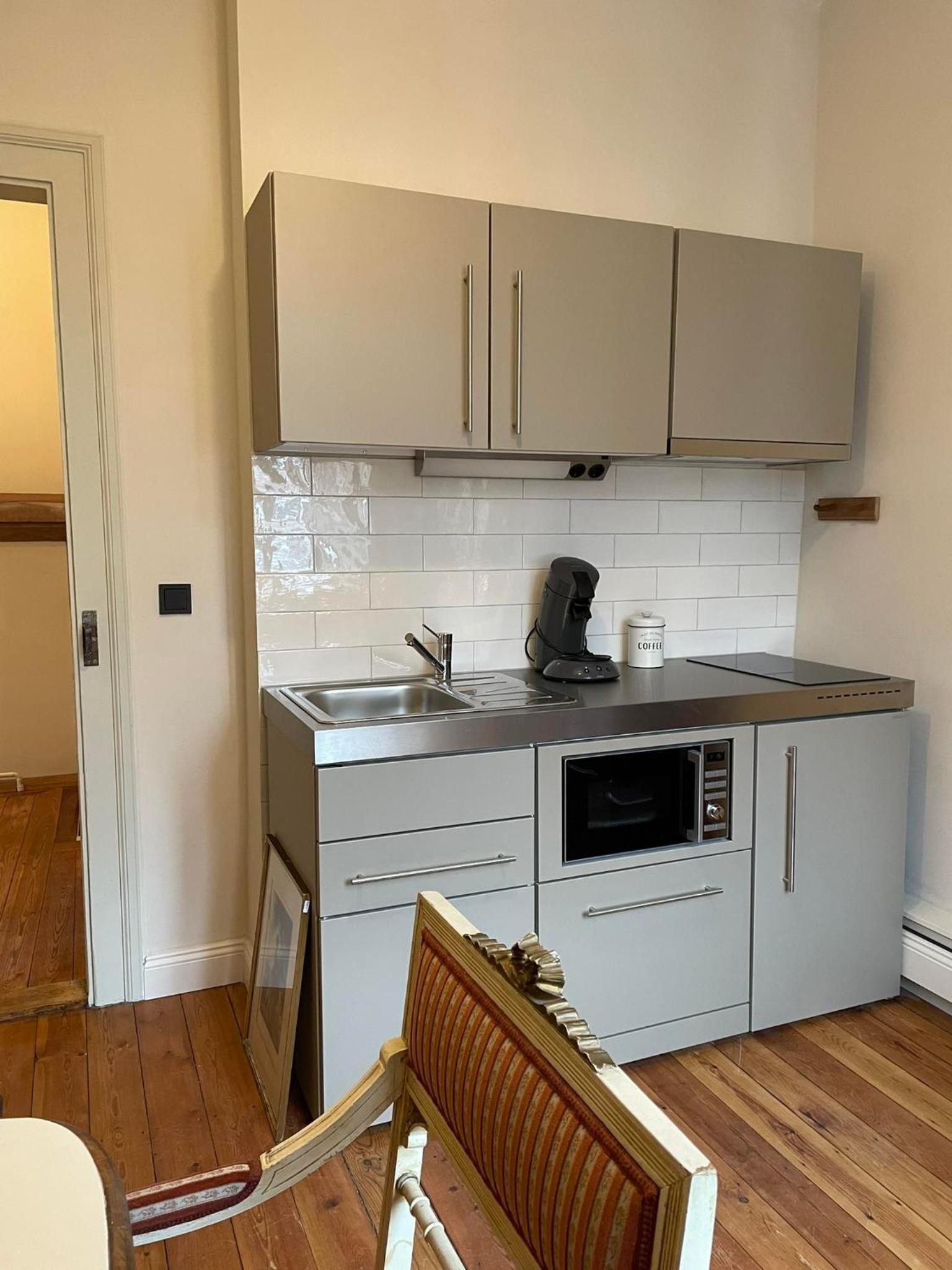 One-Bedroom Apartment with Shower photo 3