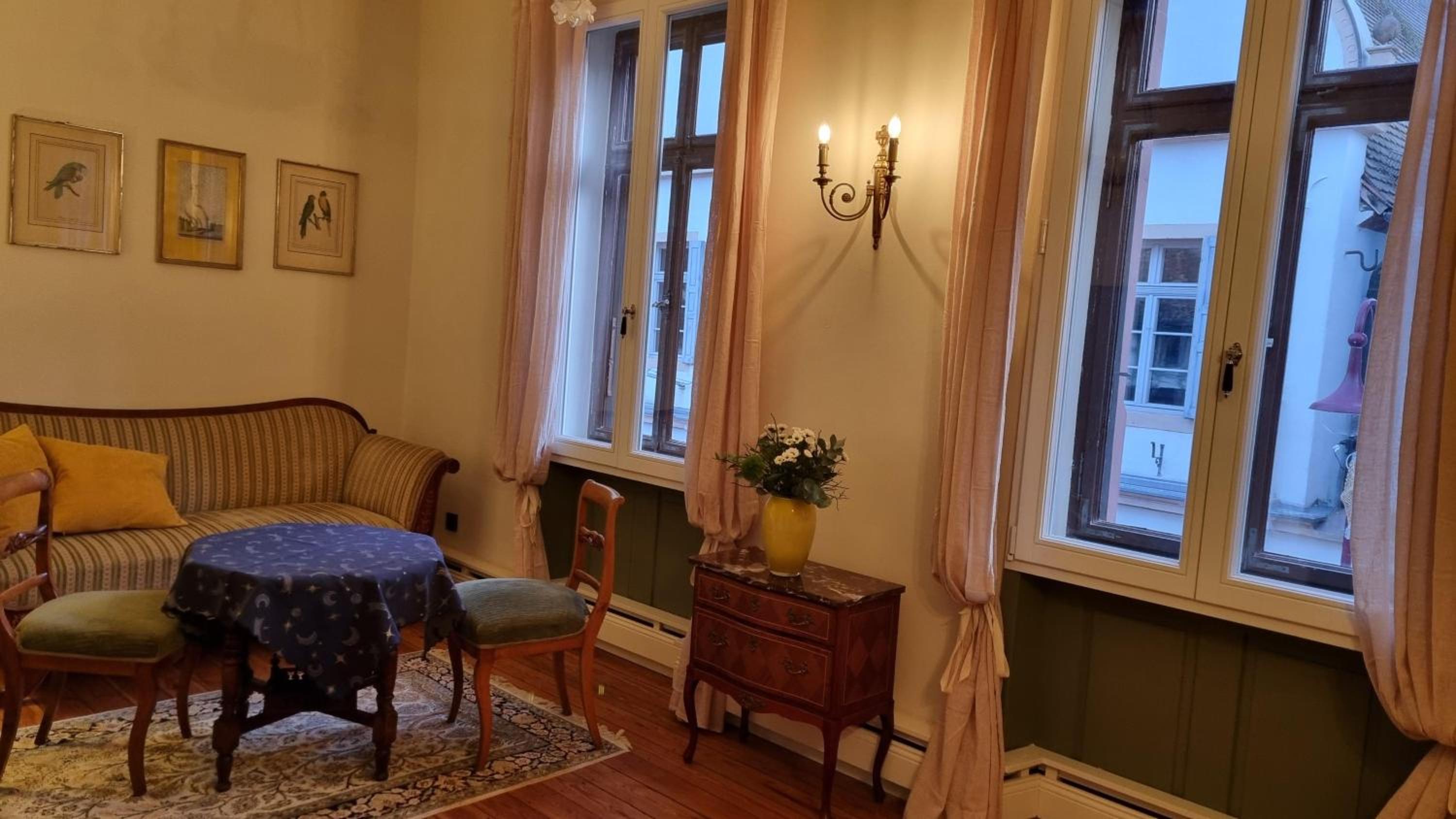 One-Bedroom Apartment with Shower photo 2