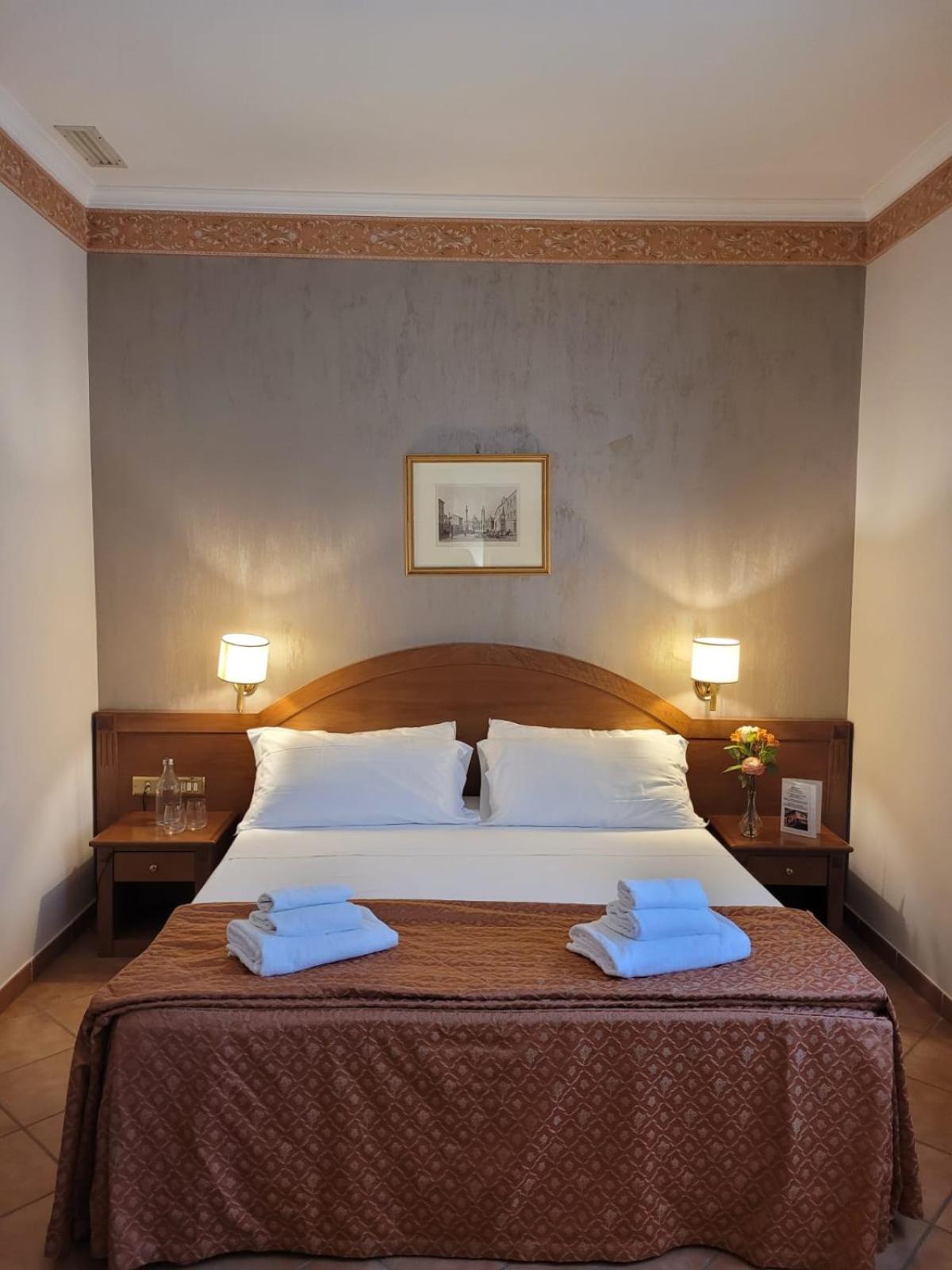 Standard Double or Twin Room photo 2