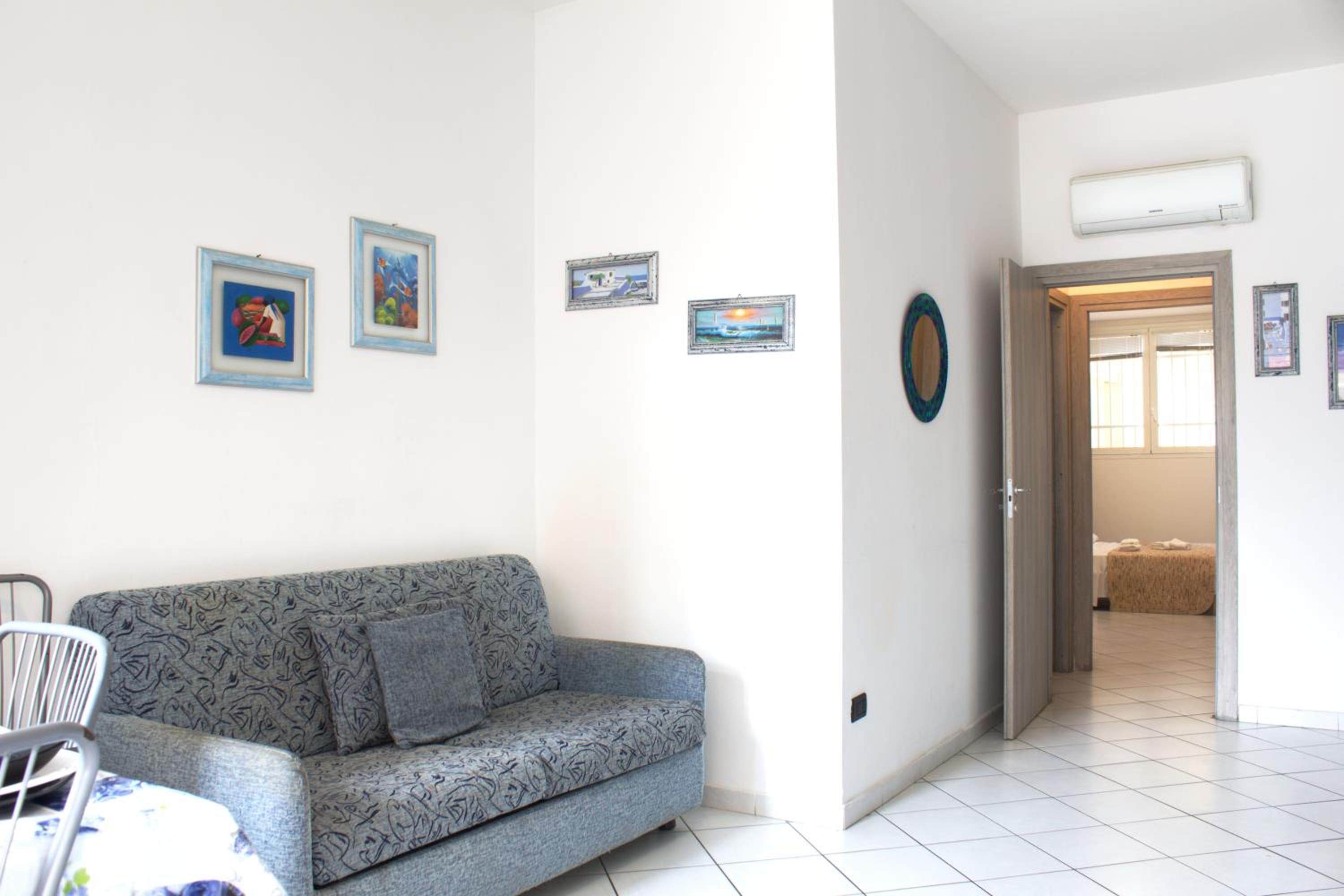 One-Bedroom Apartment photo 1