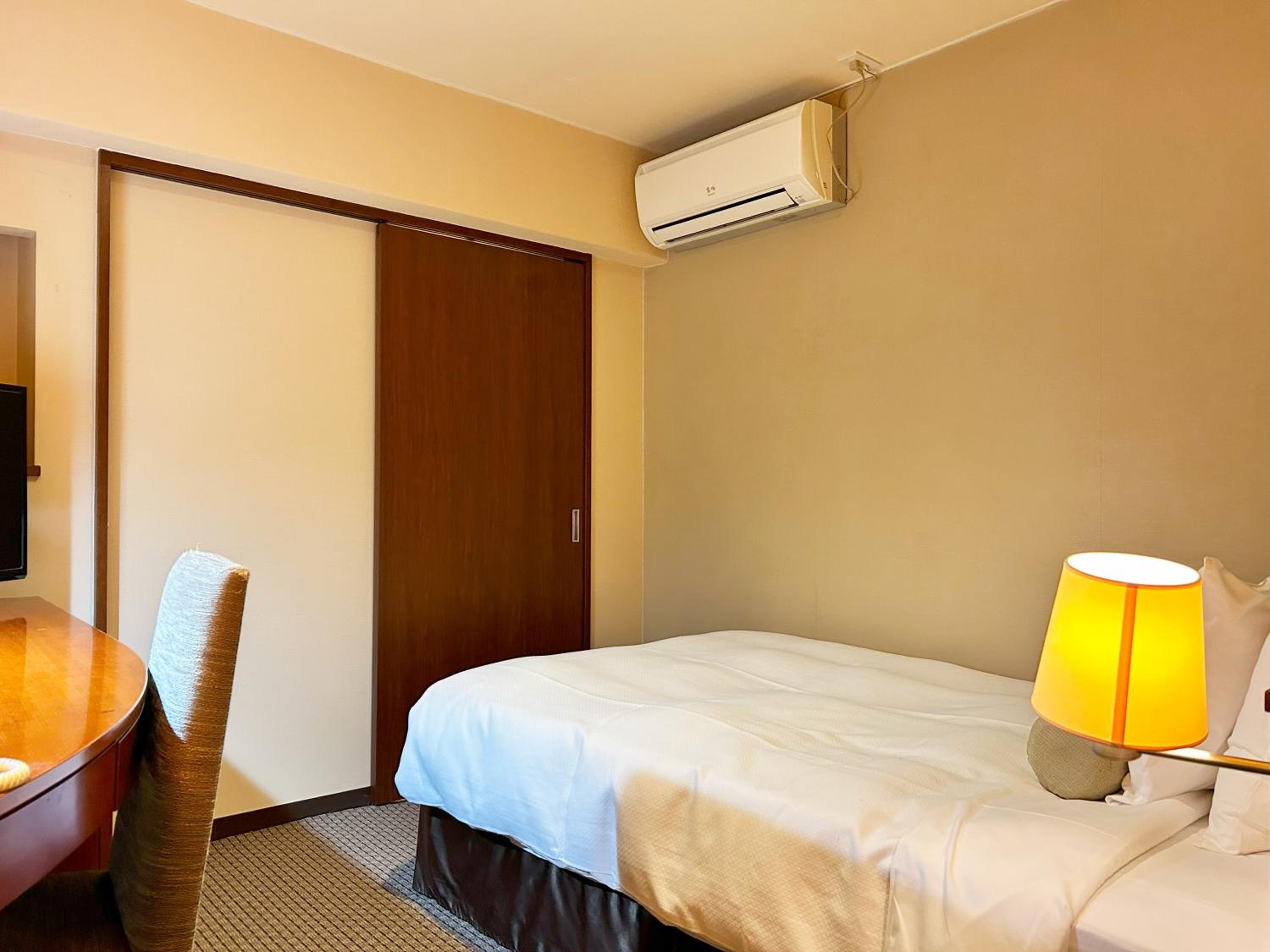 Economy Single Room - Smoking photo 3