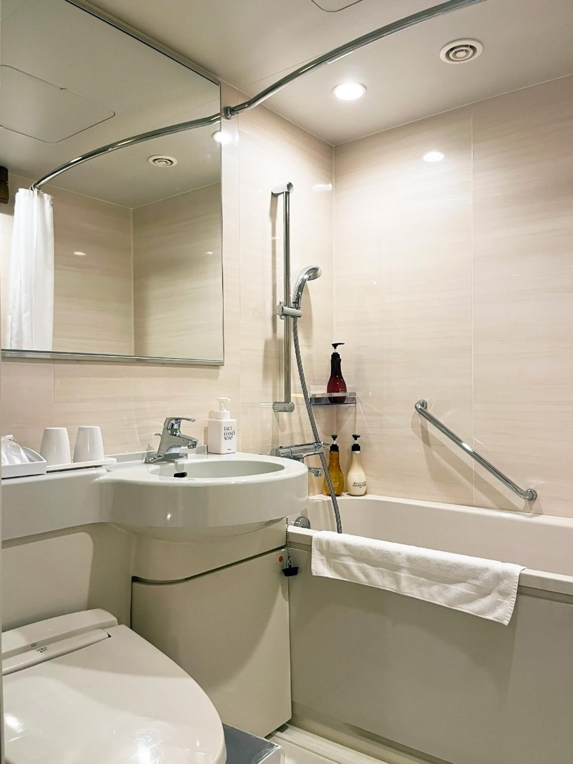Standard Double Room with Small Double Bed - Smoking photo 3
