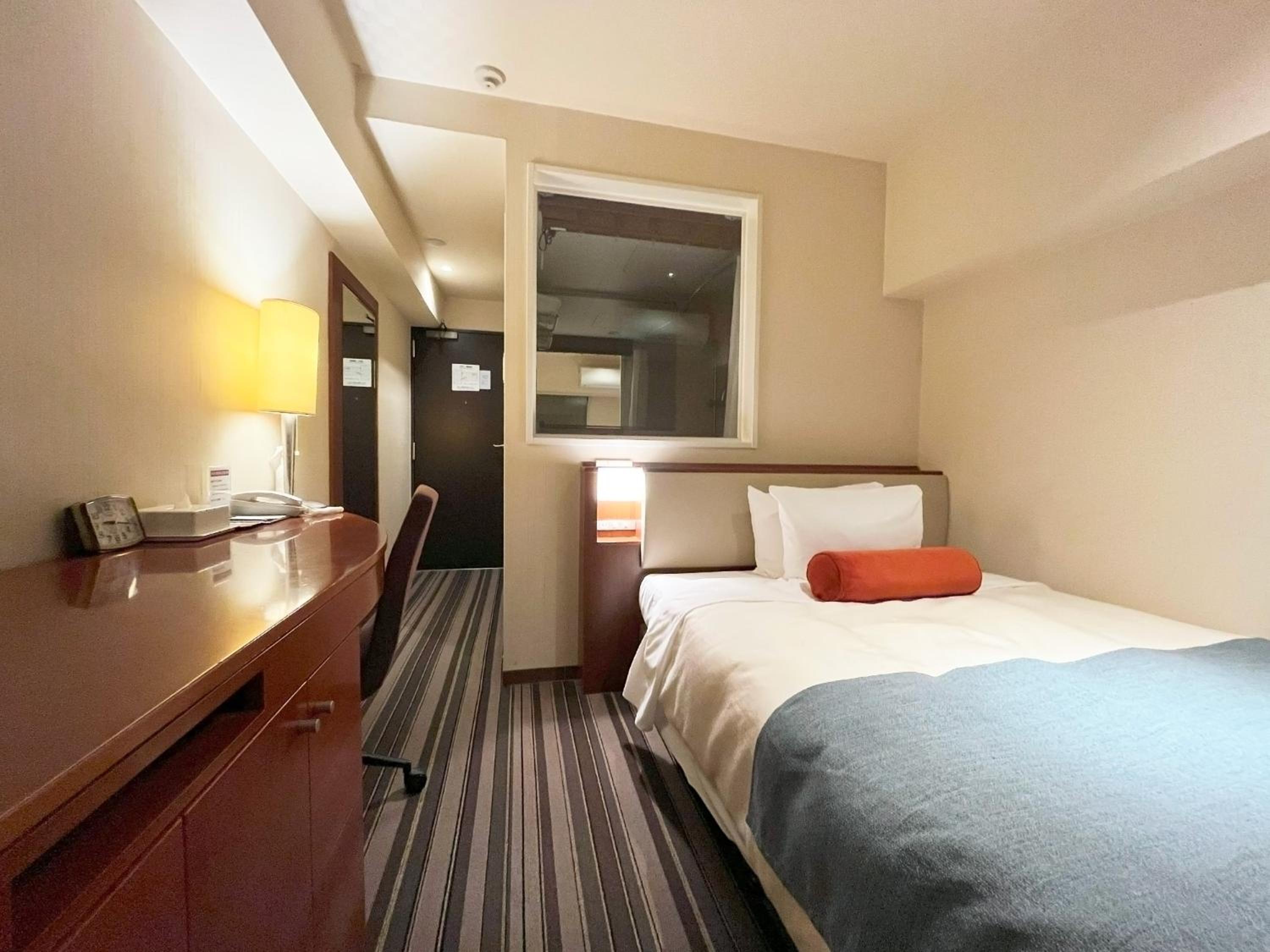 Standard Double Room with Small Double Bed - Smoking photo 1