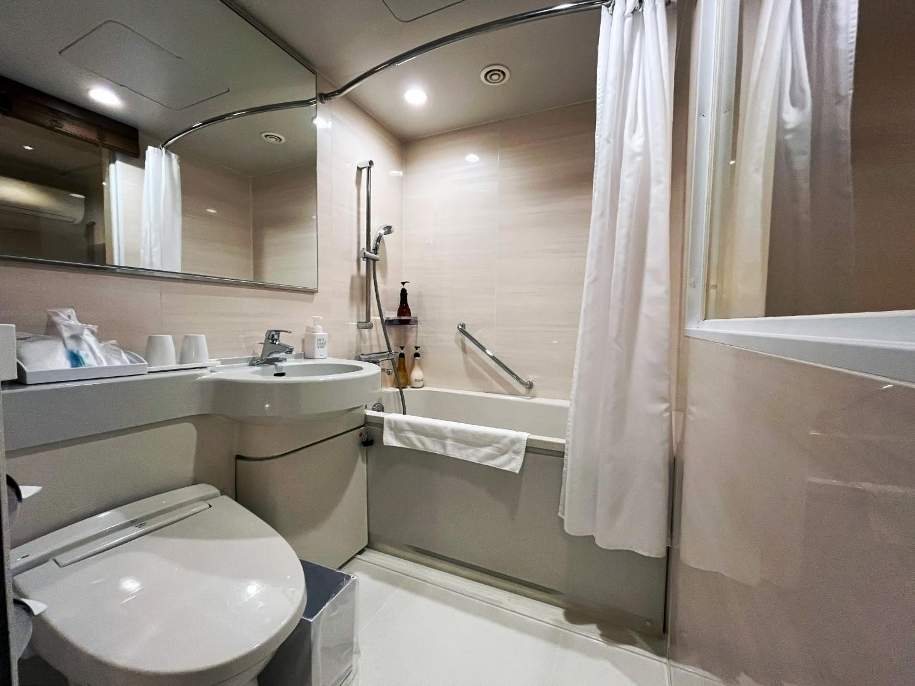 Standard Double Room with Small Double Bed - Smoking photo 3