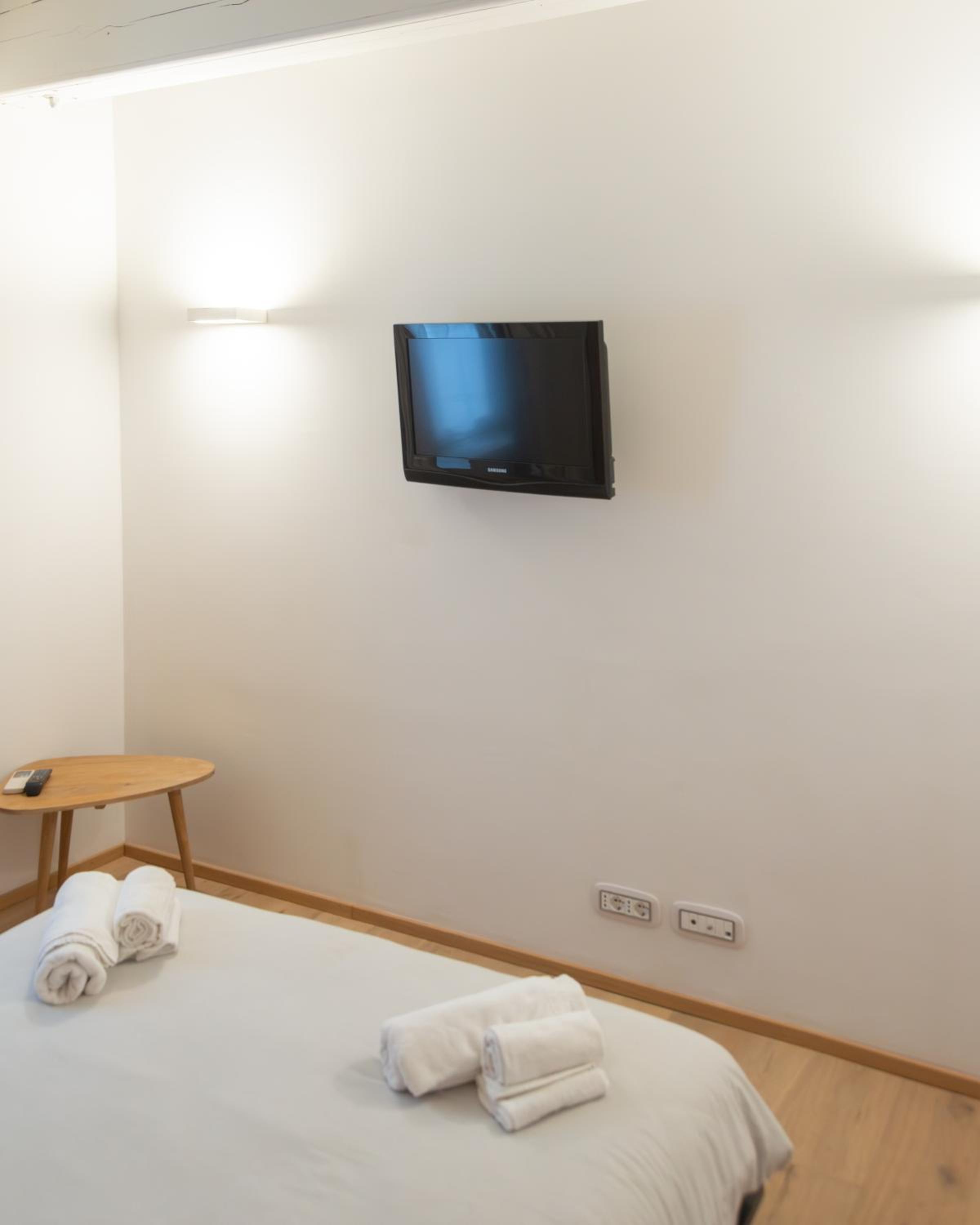 One-Bedroom Apartment photo 3