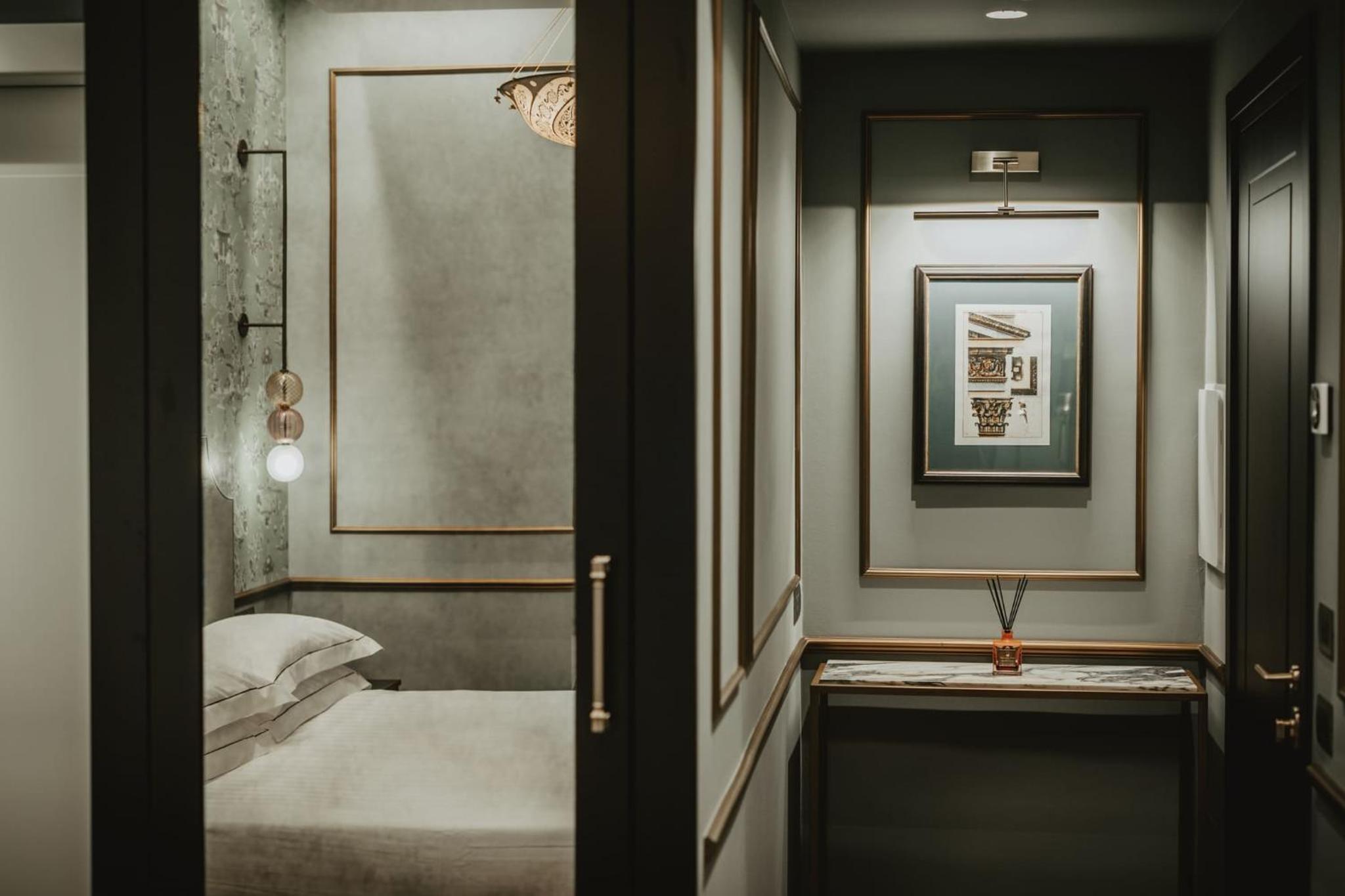 Queen Comfort Room