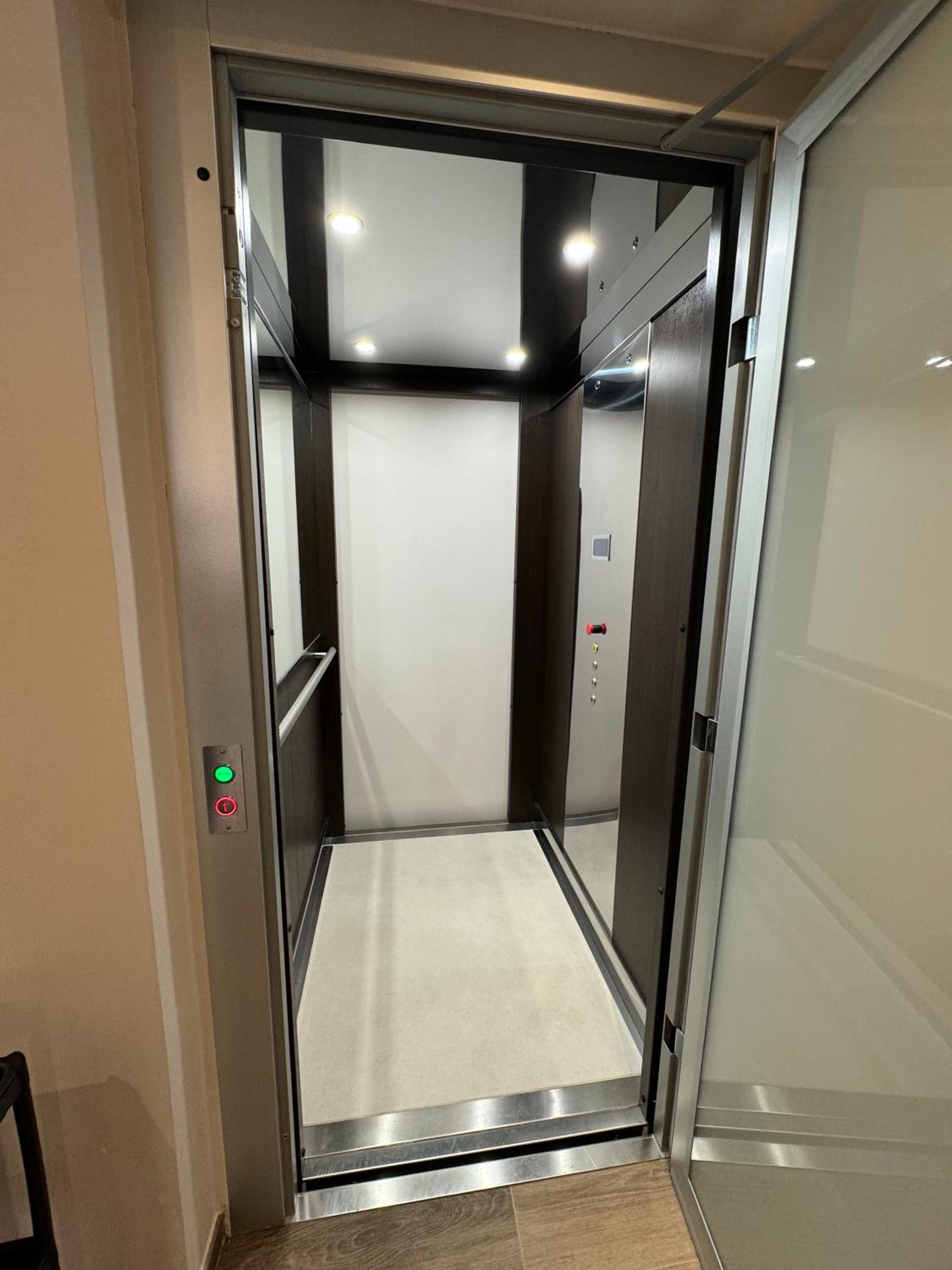 Quadruple Room with Private Bathroom photo 2
