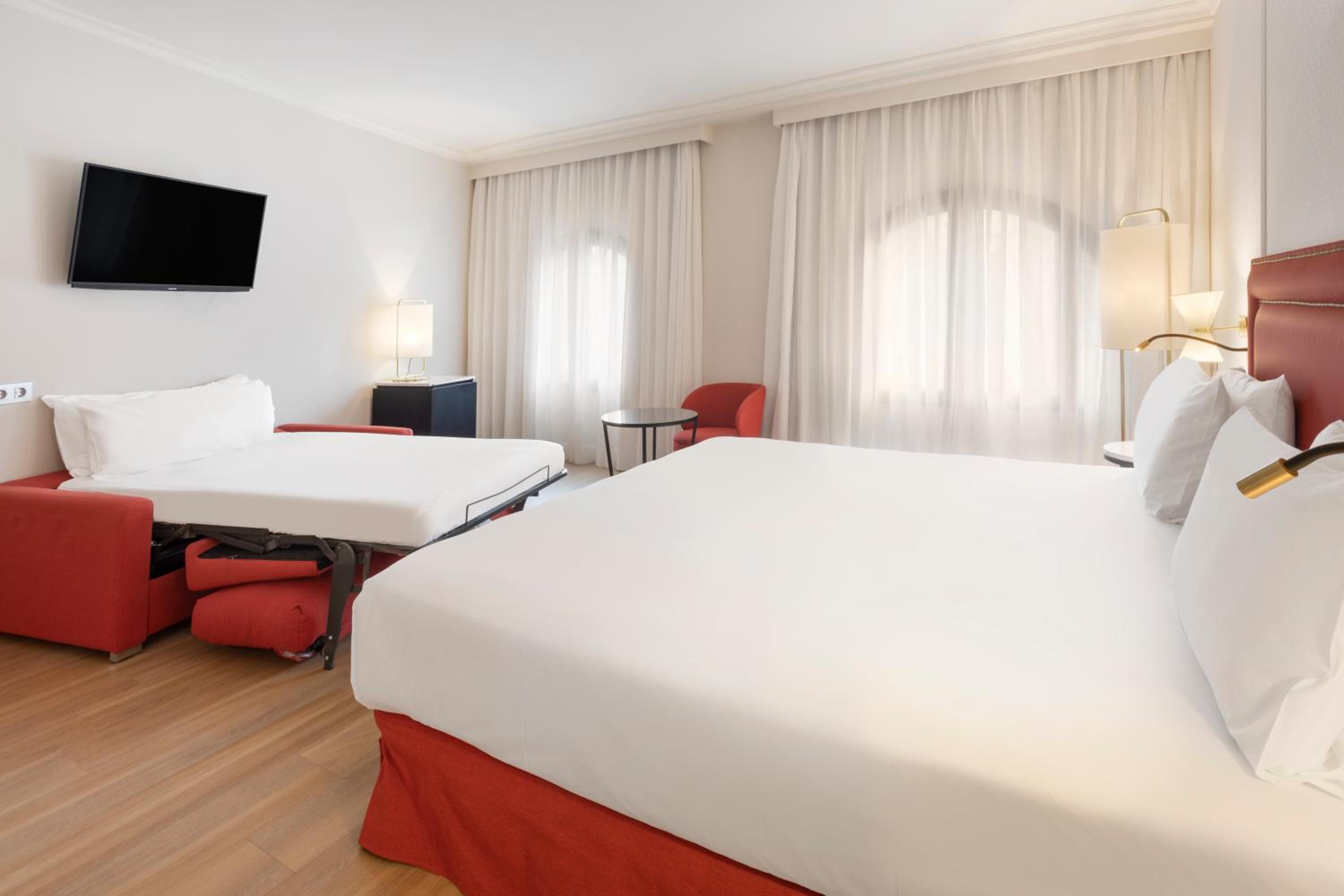 Double Room with Extra Bed - Photo 1