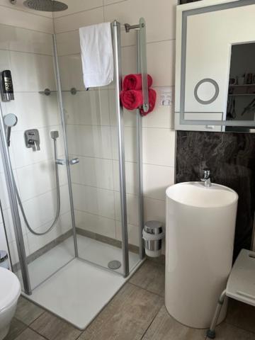 Double Room with Balcony - Photo 2