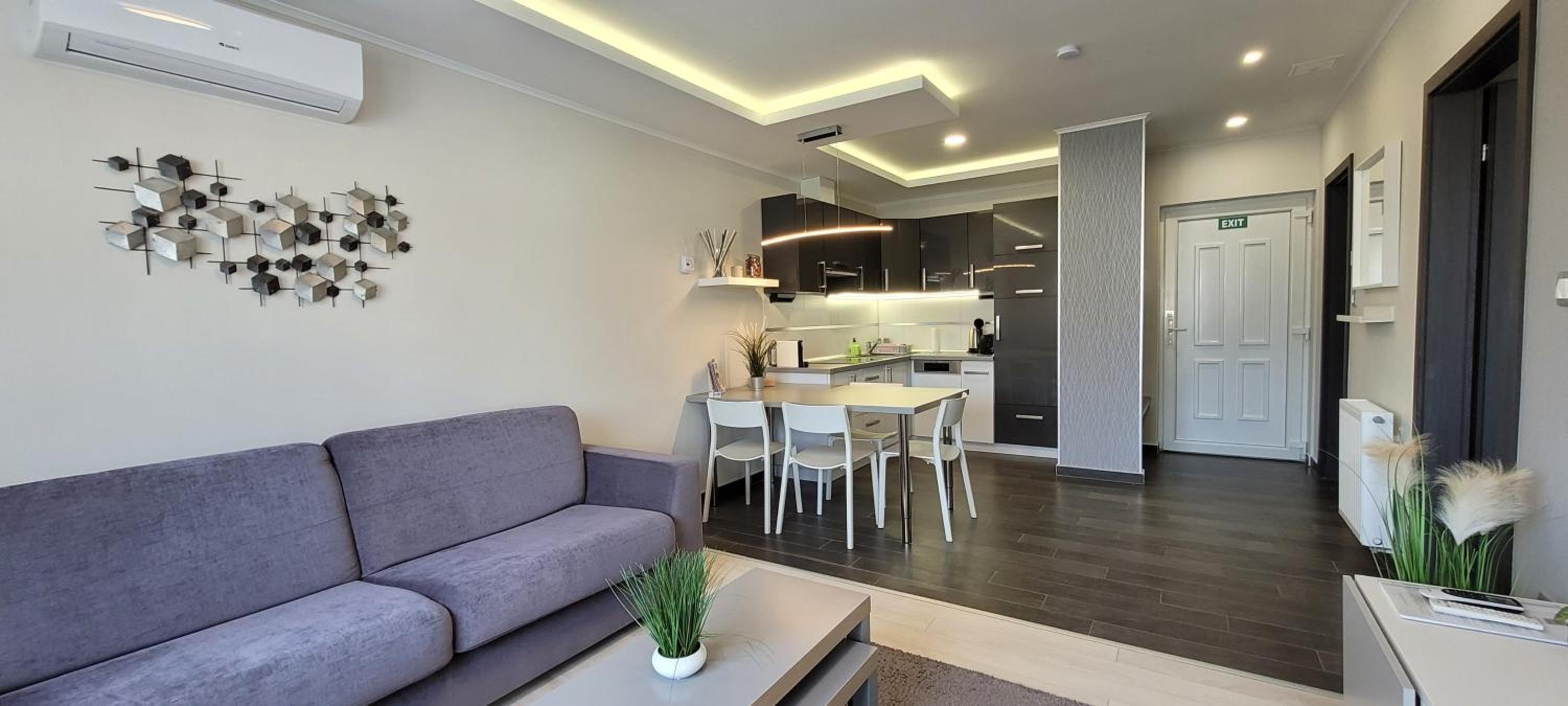 Apartment with Balcony photo 1